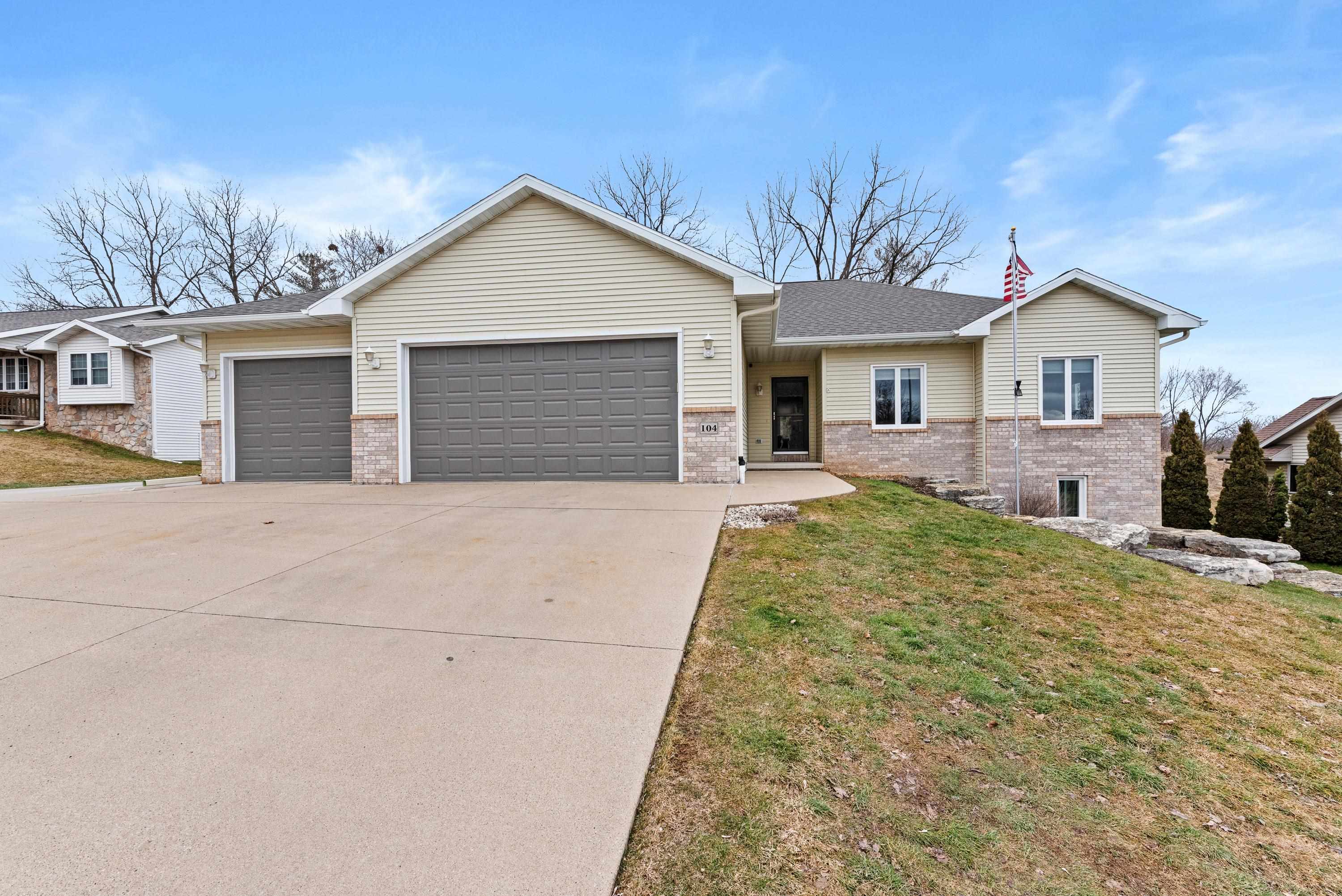 Photo of 104 Riverview Drive, Beaver Dam, WI 53916