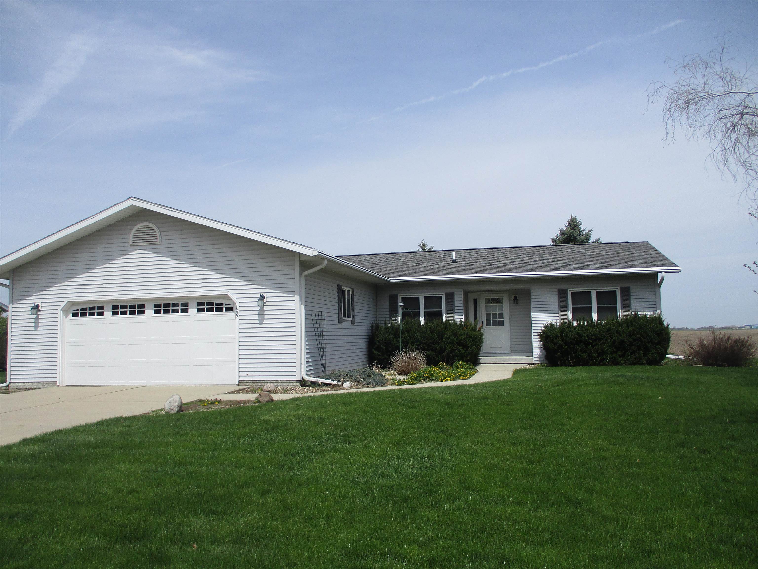 Photo of 185 Victory Street, Juneau, WI 53039