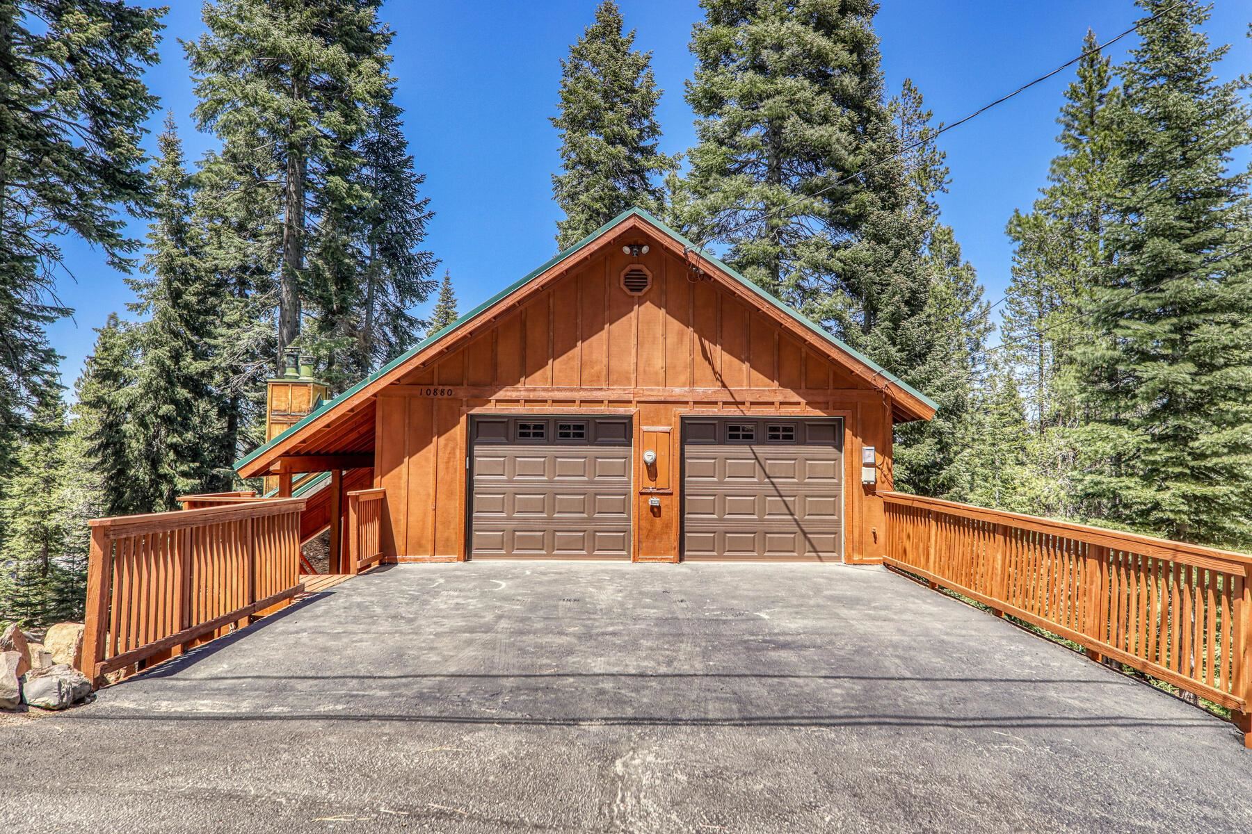 10880 Laurelwood Drive