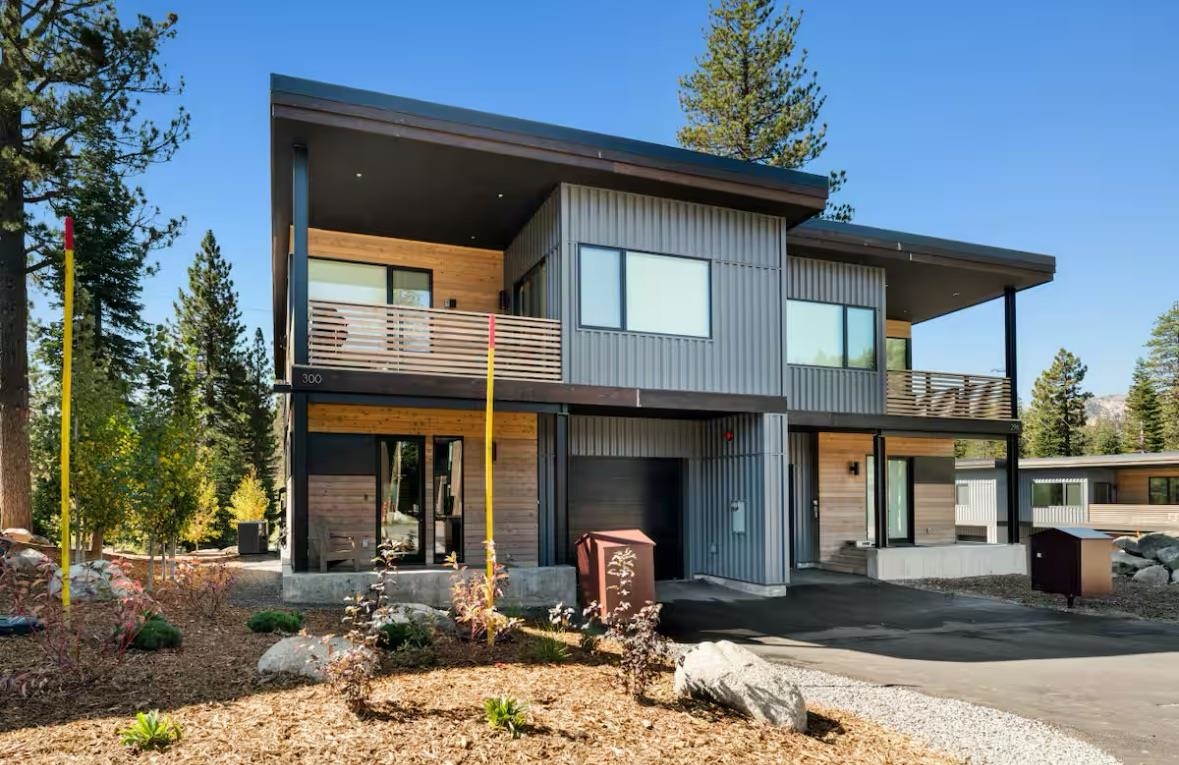 300 Palisades Circle