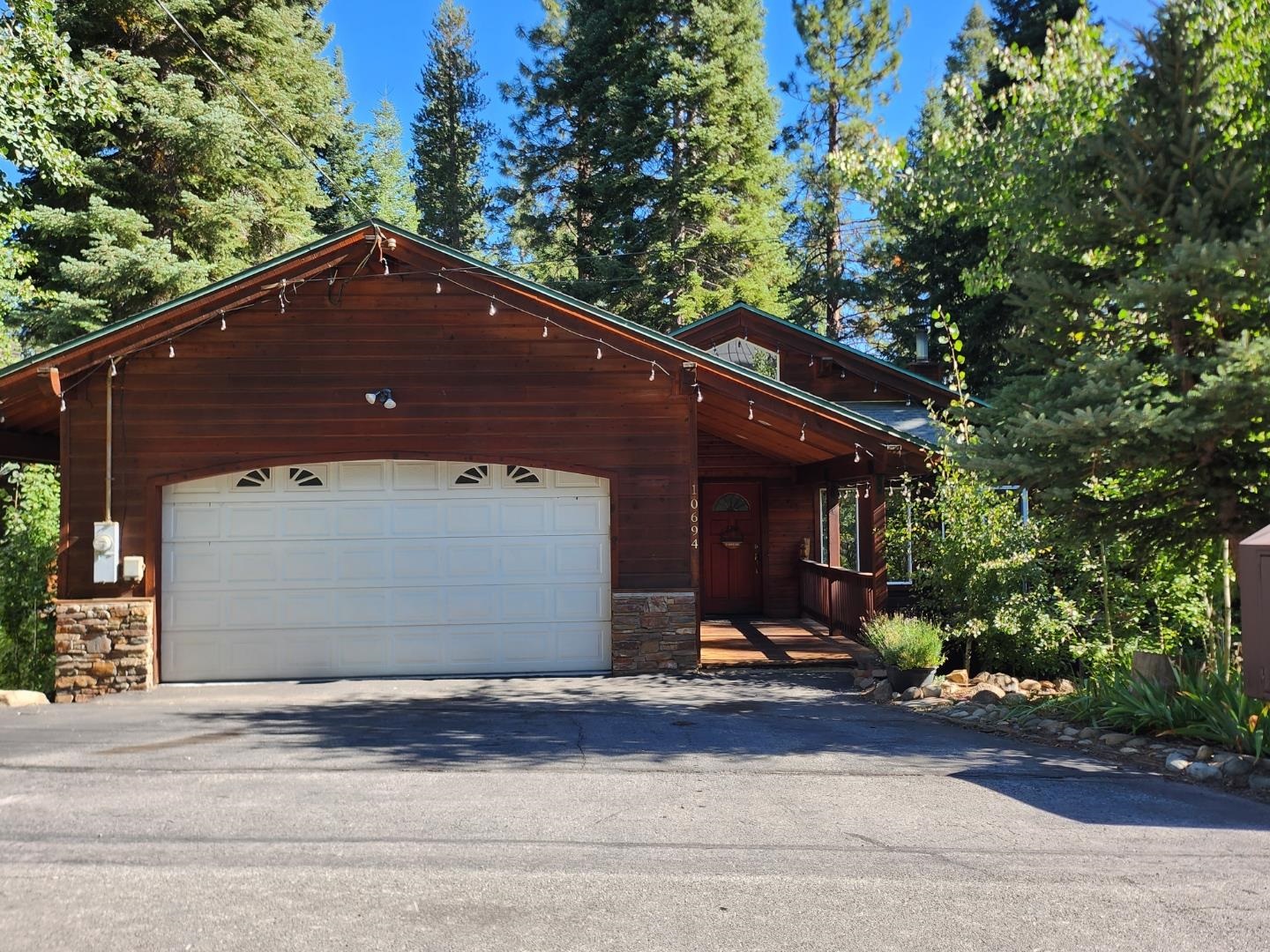 10694 Laurelwood Drive