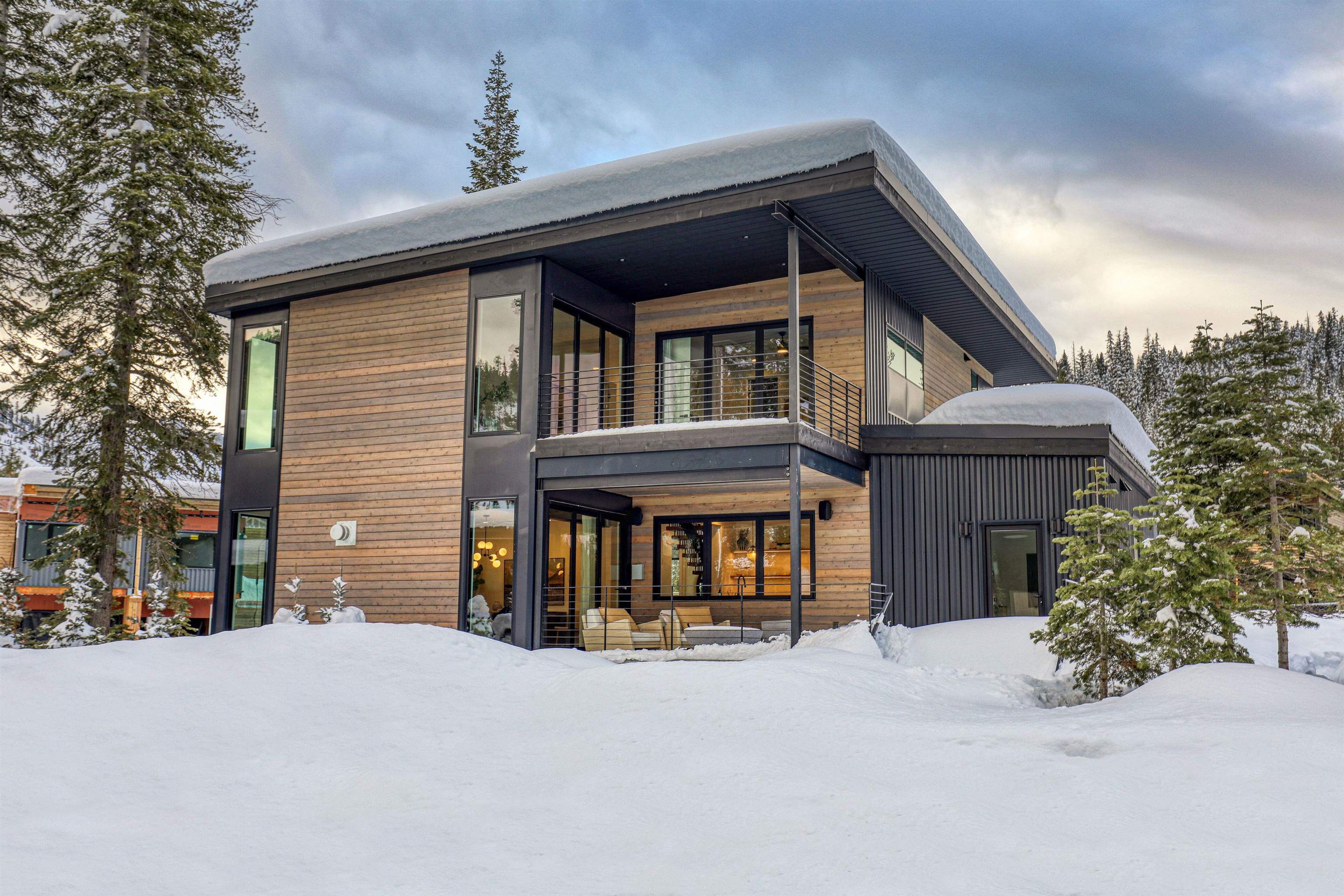 211 Palisades Circle