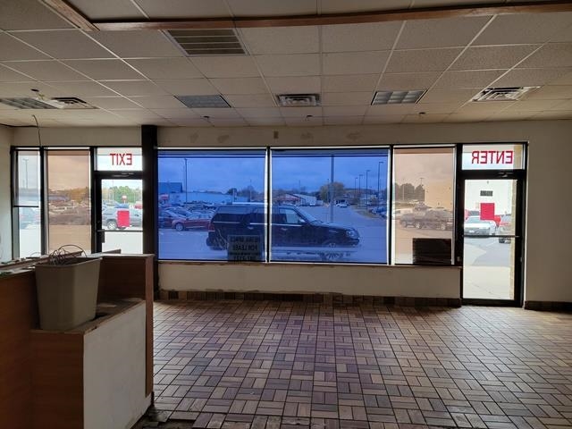 1621 N CENTRAL AVENUE, Marshfield, Wisconsin 54449, ,Commercial/industrial,For Rent,1621 N CENTRAL AVENUE,22106196