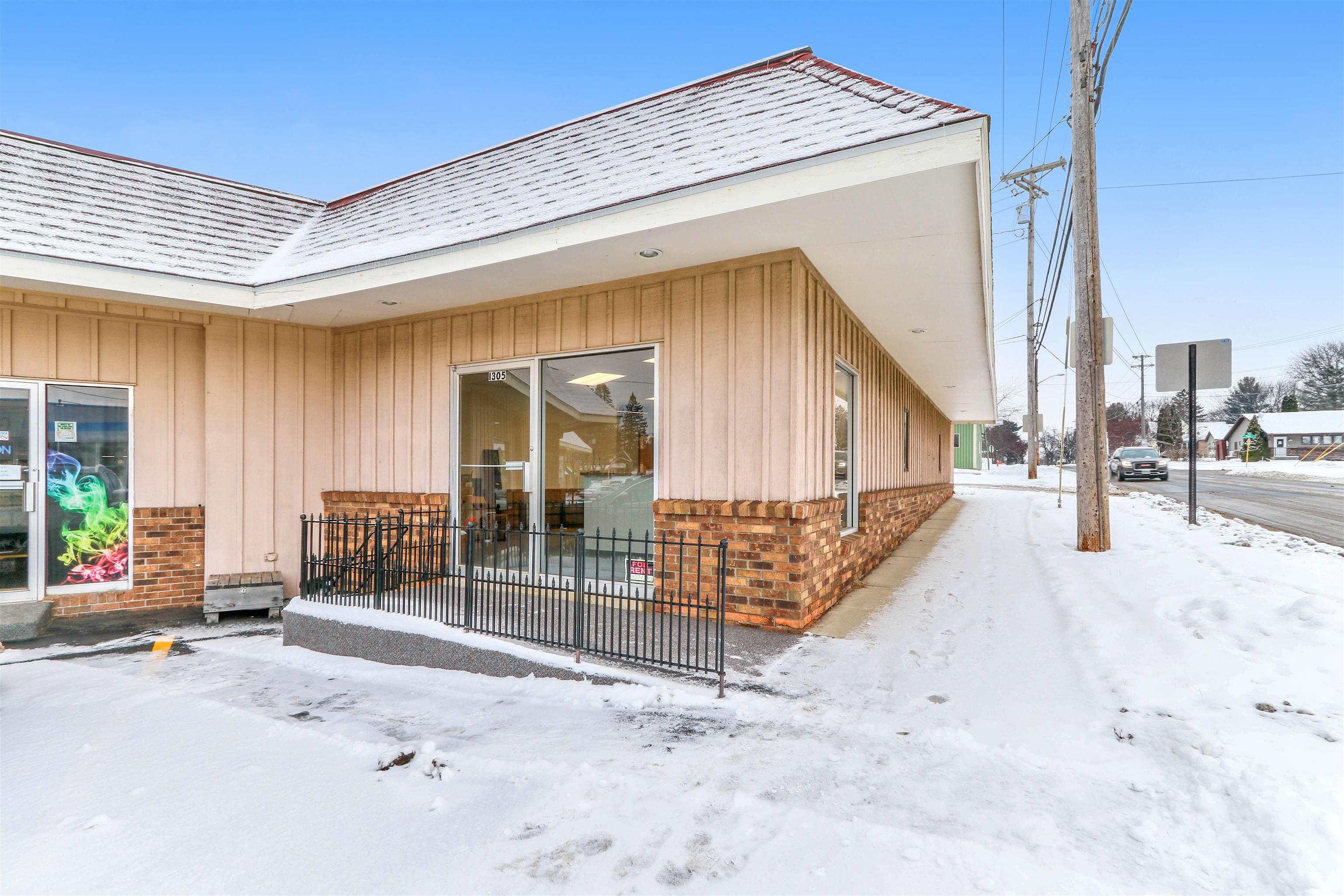 1301-1305 S CENTRAL AVENUE, Marshfield, Wisconsin 54449, ,Commercial/industrial,For Sale,1301-1305 S CENTRAL AVENUE,22106780