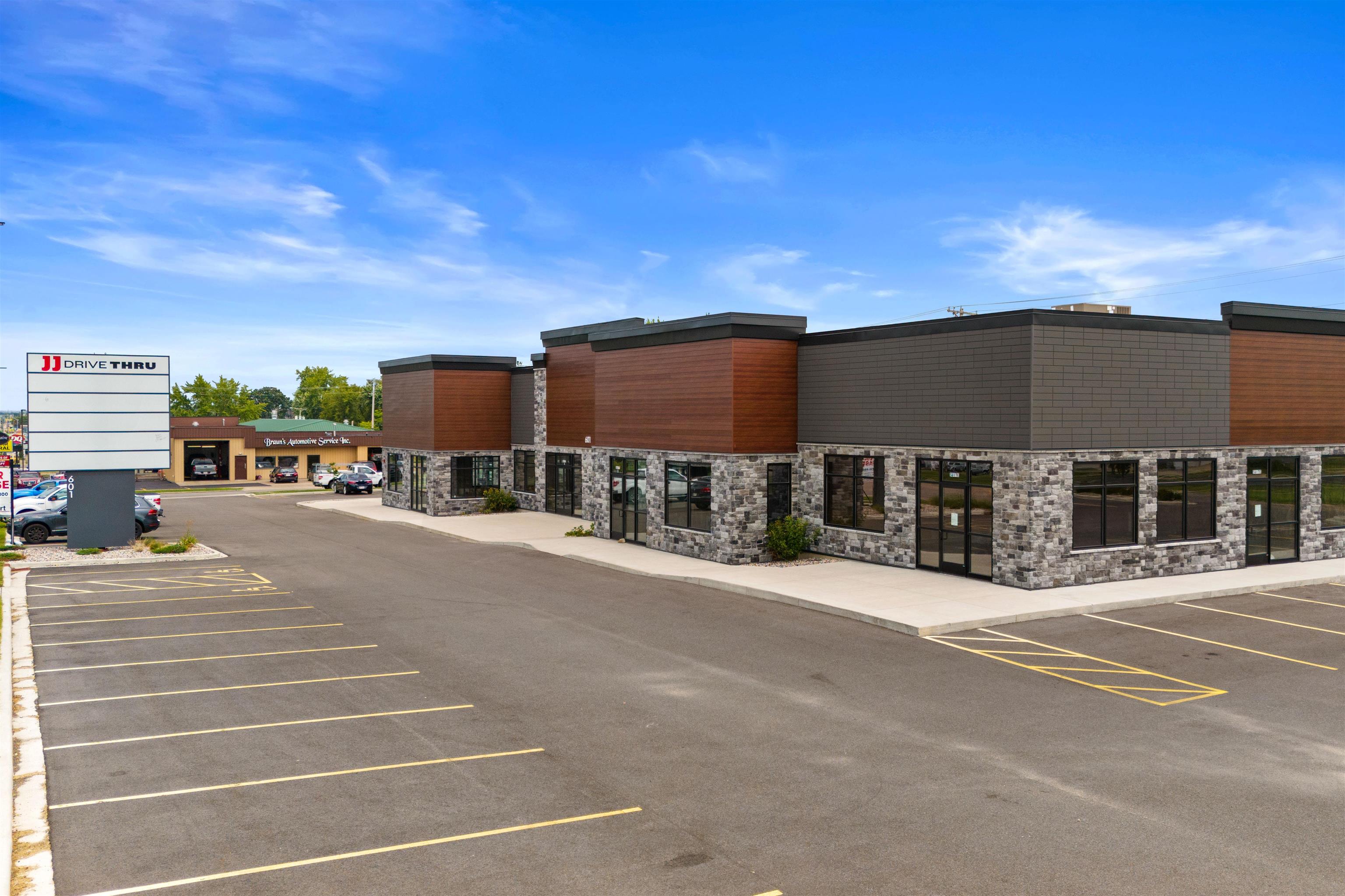 603 - 613 N CENTRAL AVENUE, Marshfield, Wisconsin 54449, ,Commercial/industrial,For Rent,603 - 613 N CENTRAL AVENUE,22201158