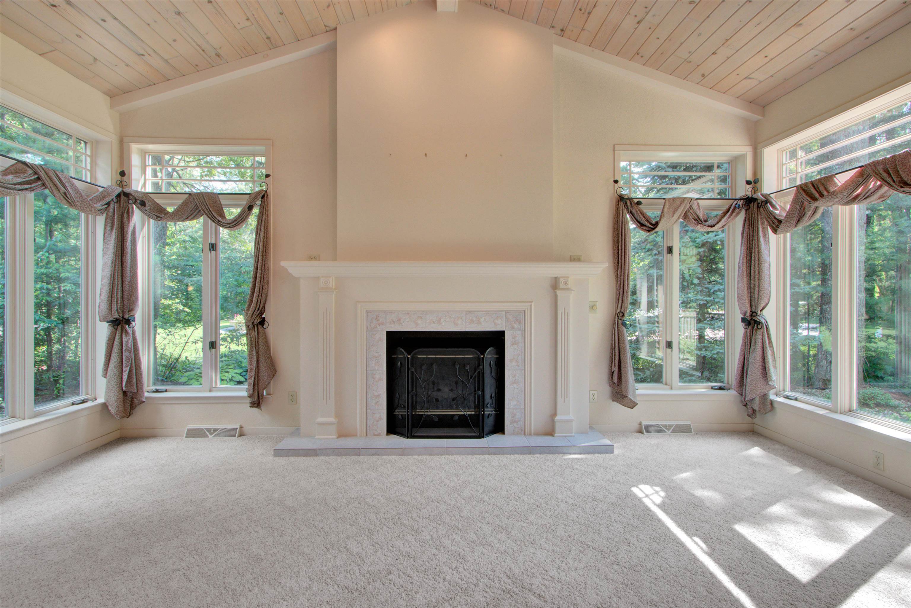 3233 PARKWOOD DRIVE