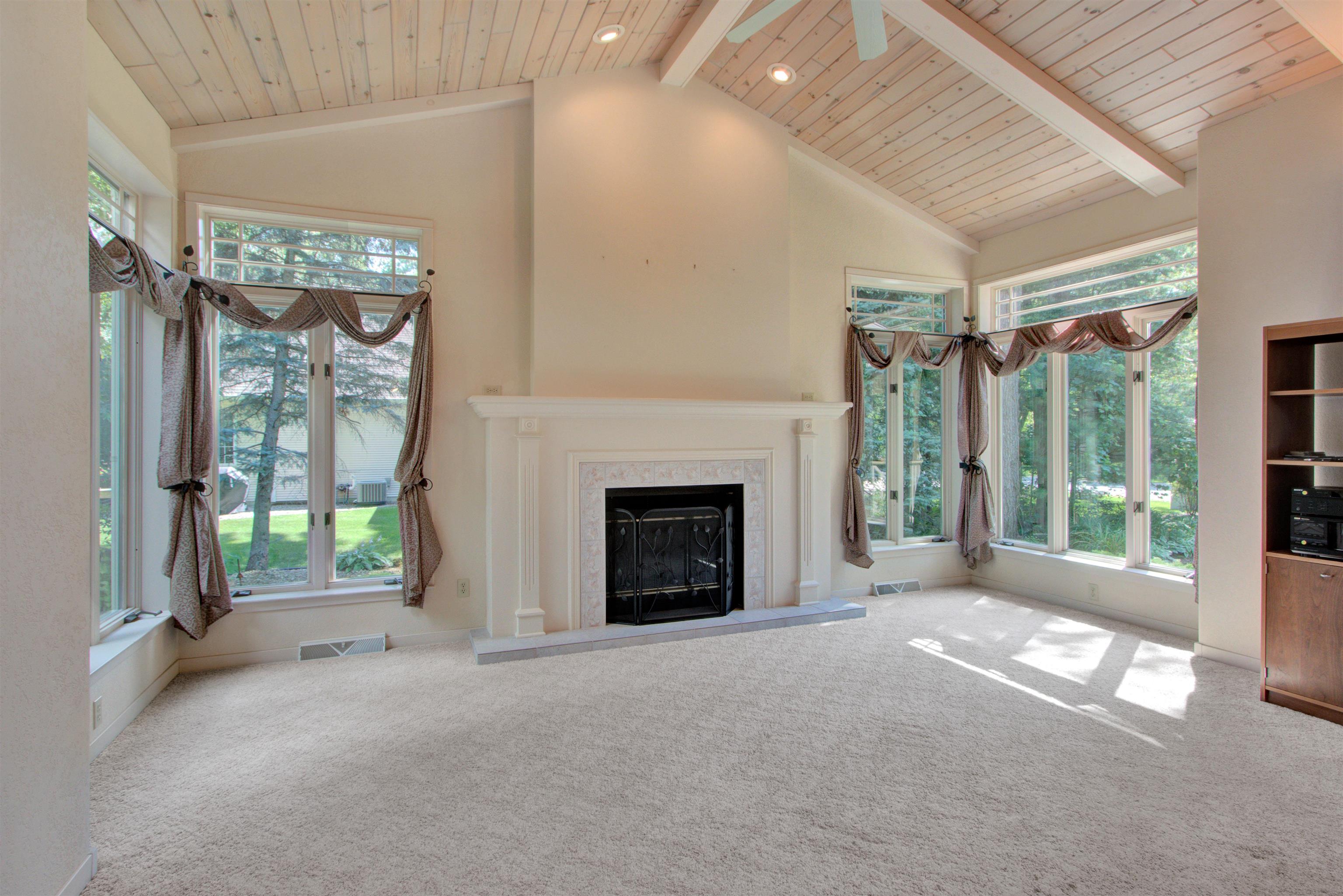 3233 PARKWOOD DRIVE