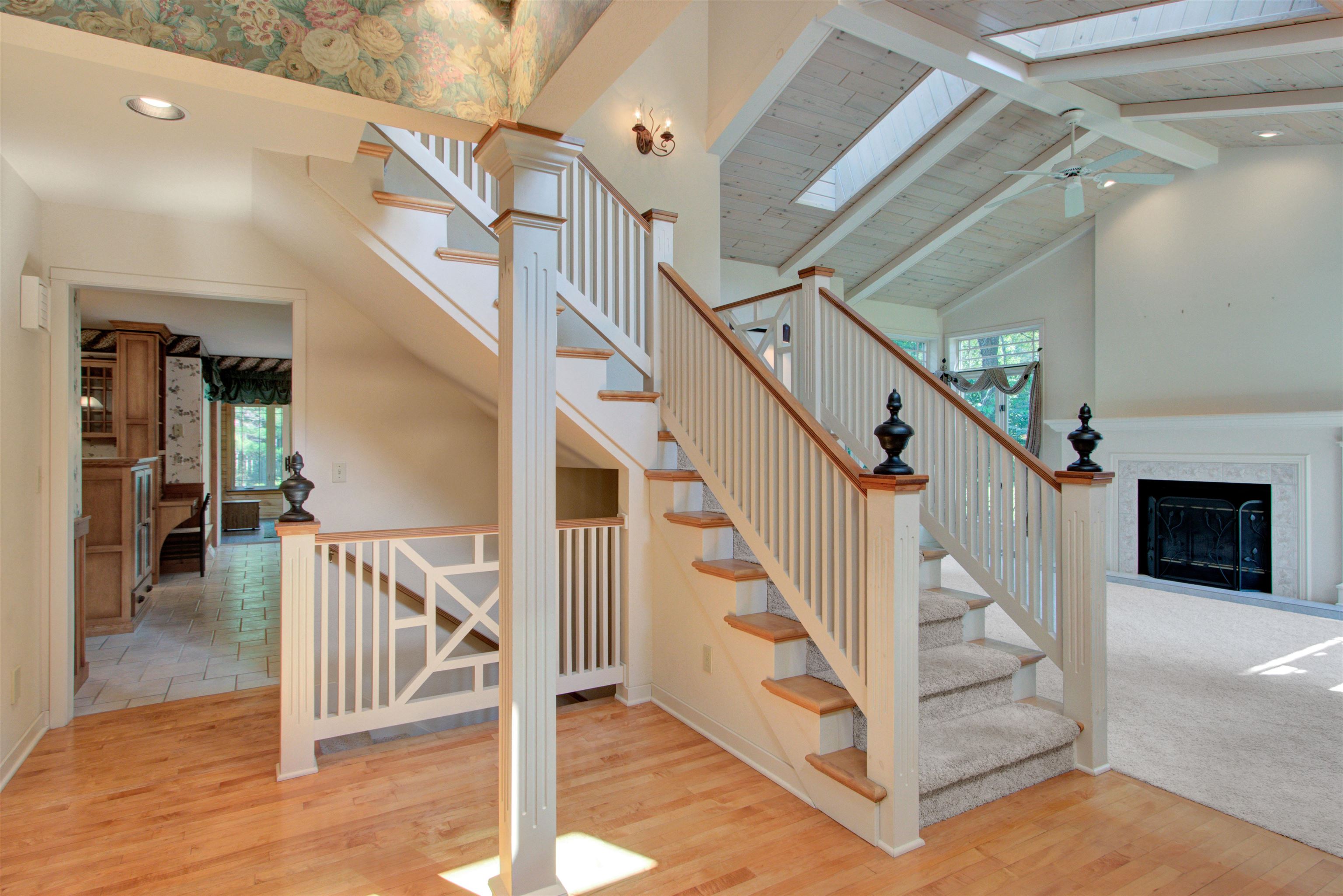 3233 PARKWOOD DRIVE