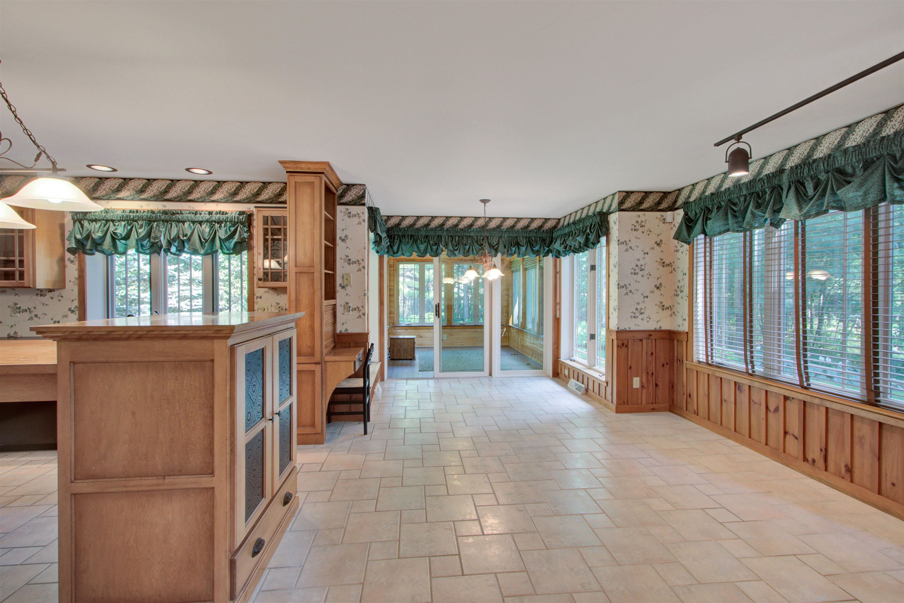 3233 PARKWOOD DRIVE