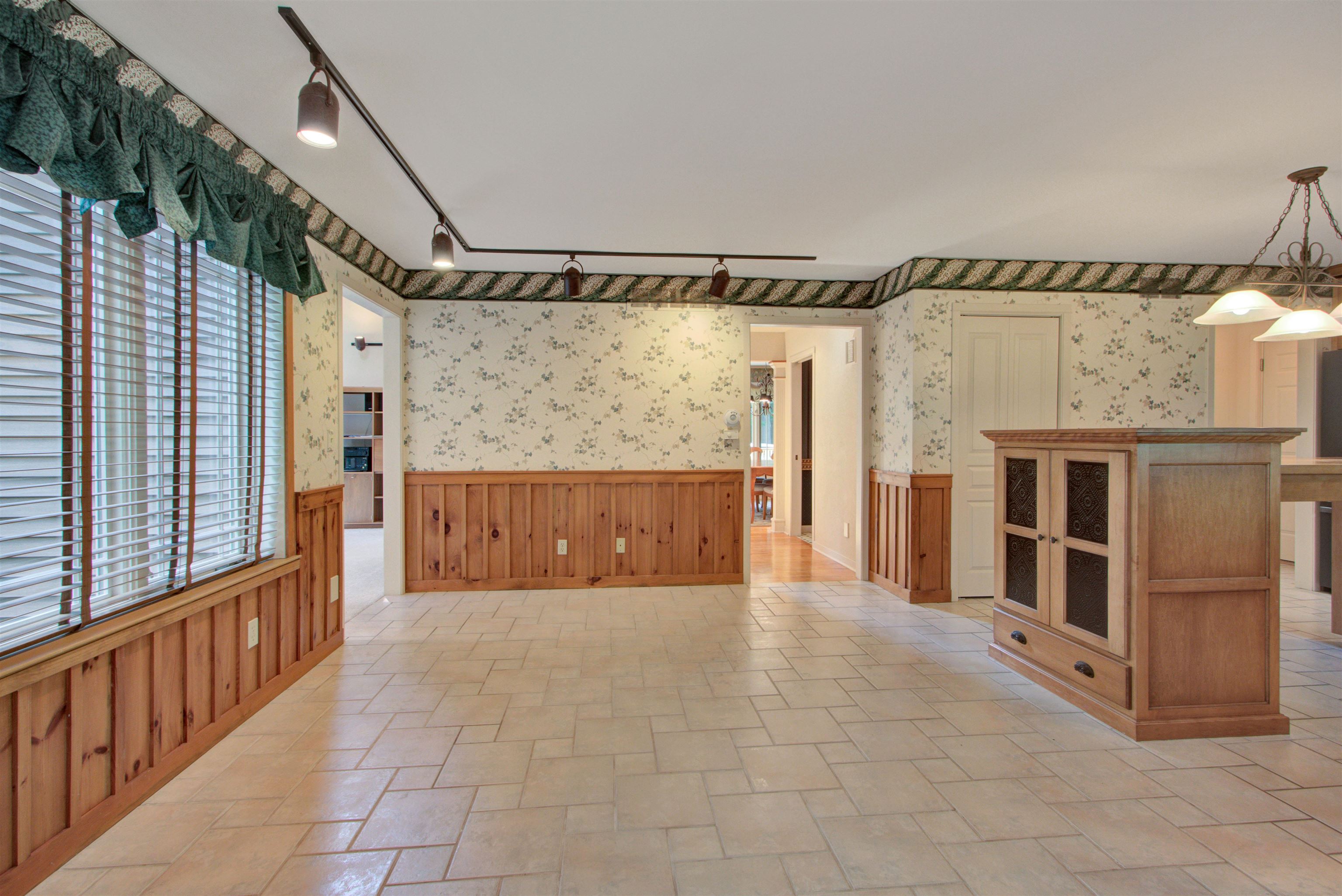 3233 PARKWOOD DRIVE