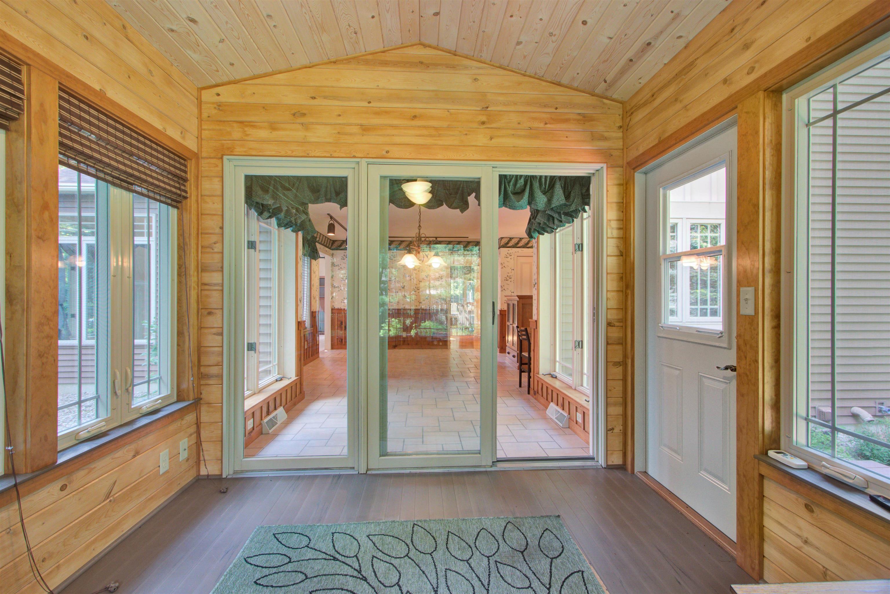3233 PARKWOOD DRIVE