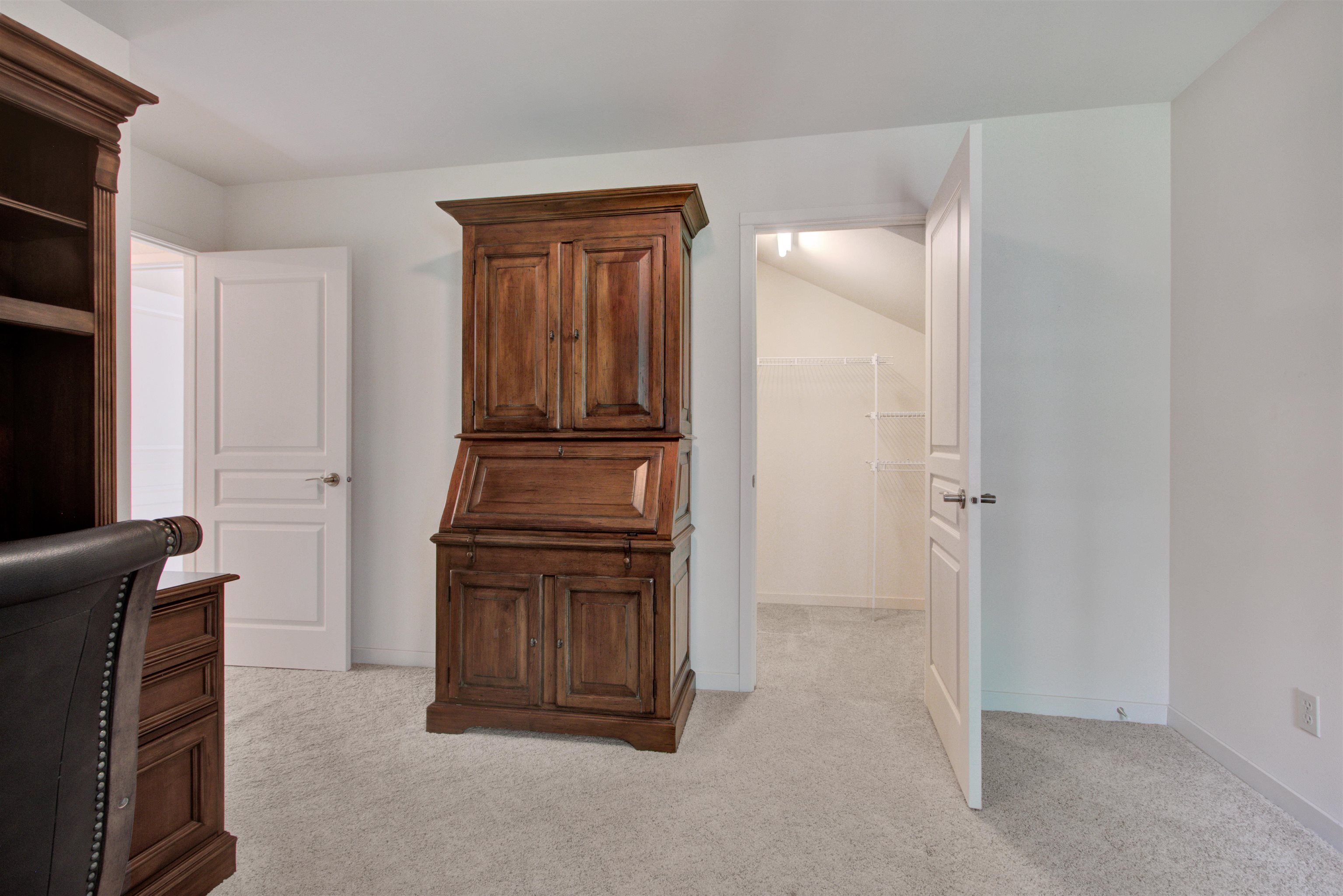 3233 PARKWOOD DRIVE