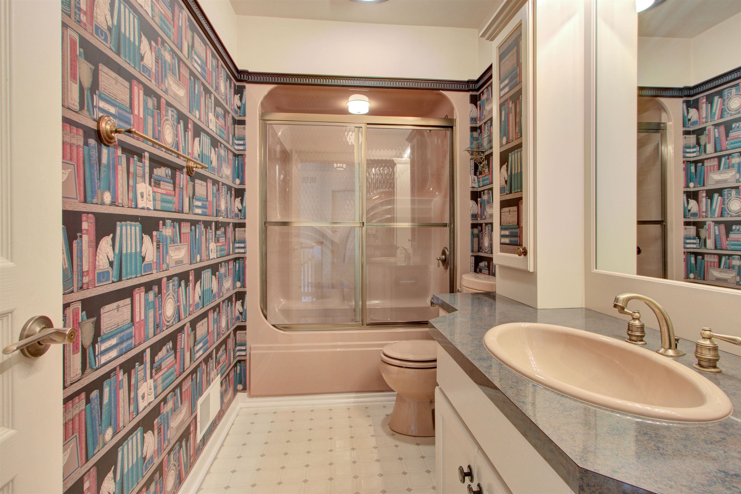 3233 PARKWOOD DRIVE