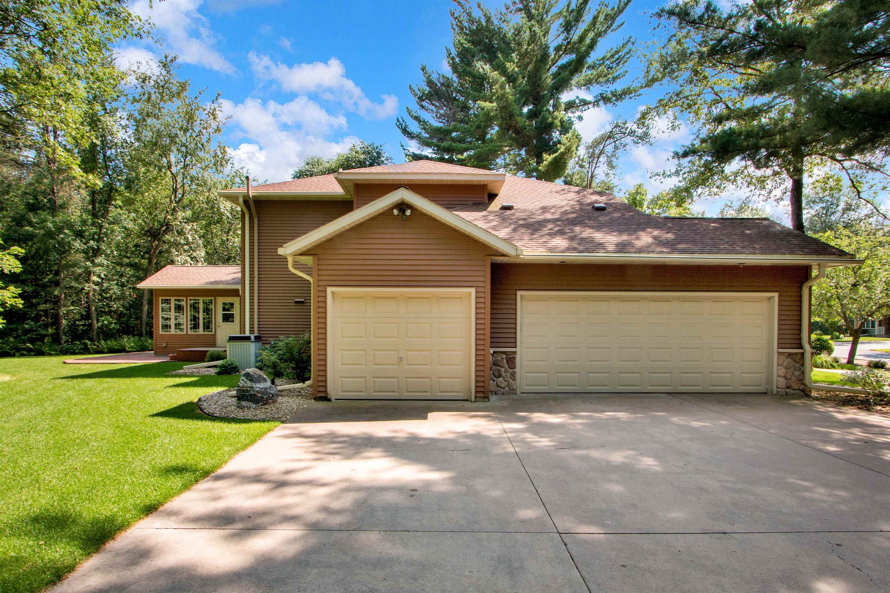 3233 PARKWOOD DRIVE