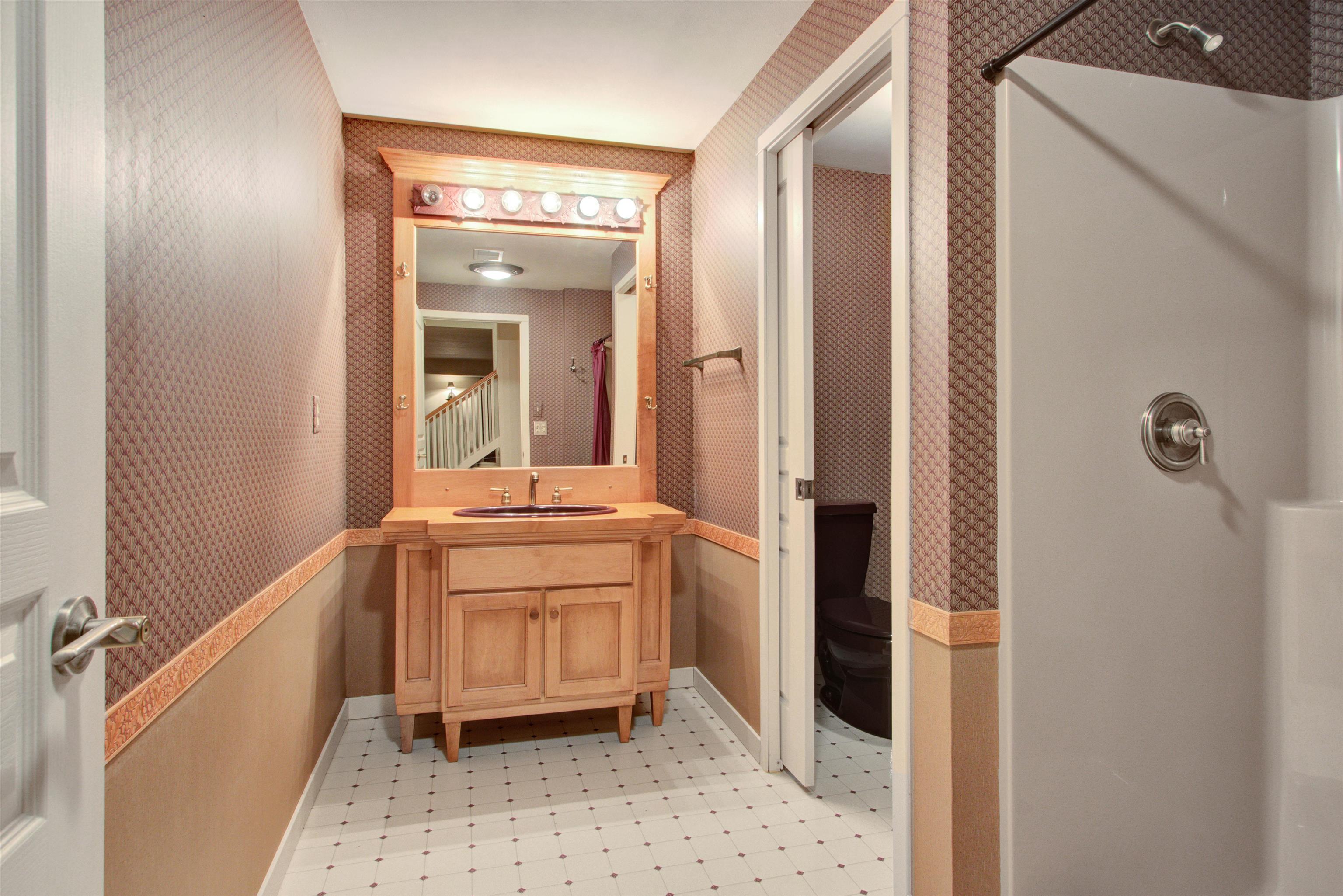 3233 PARKWOOD DRIVE