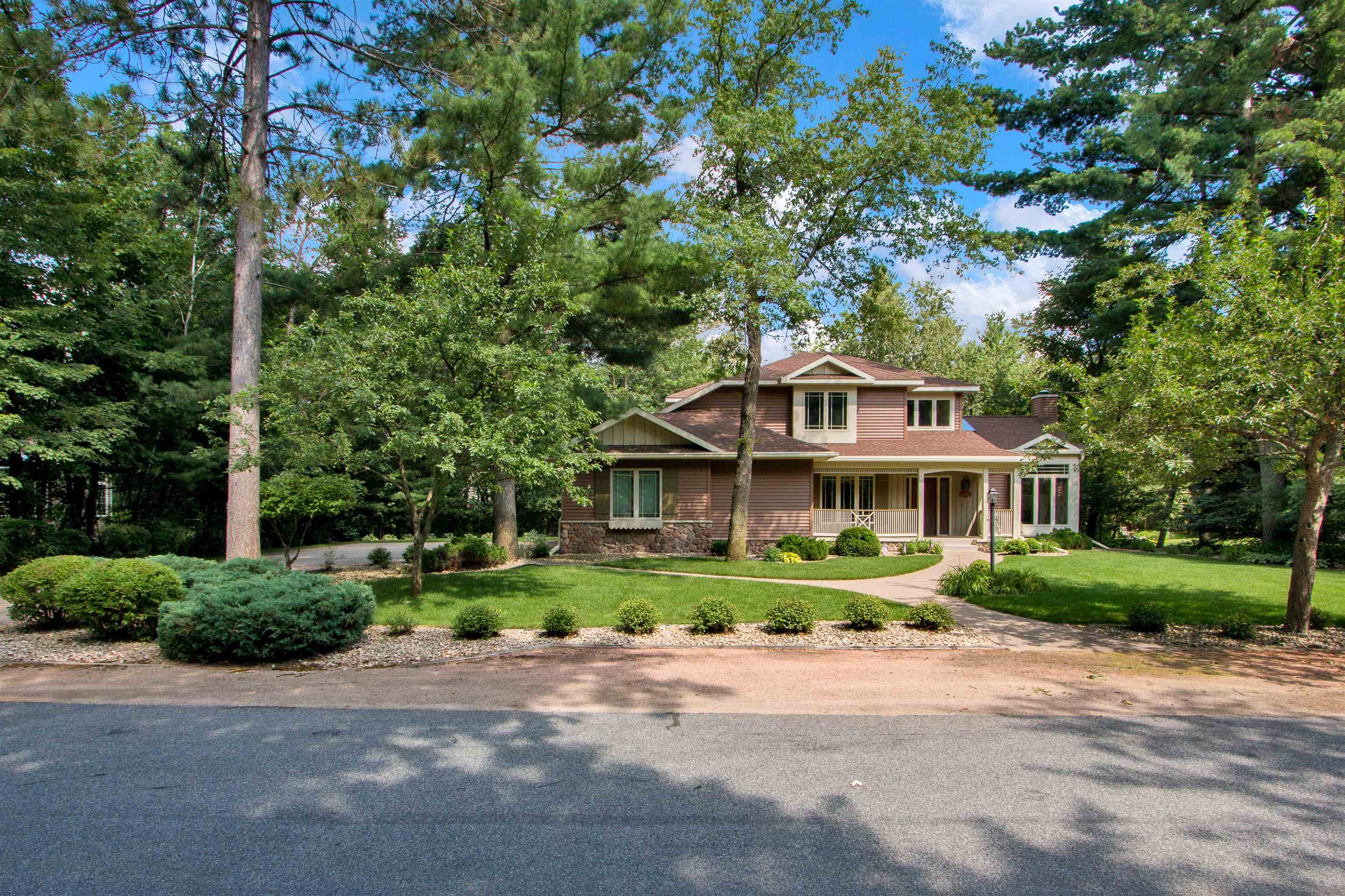3233 PARKWOOD DRIVE