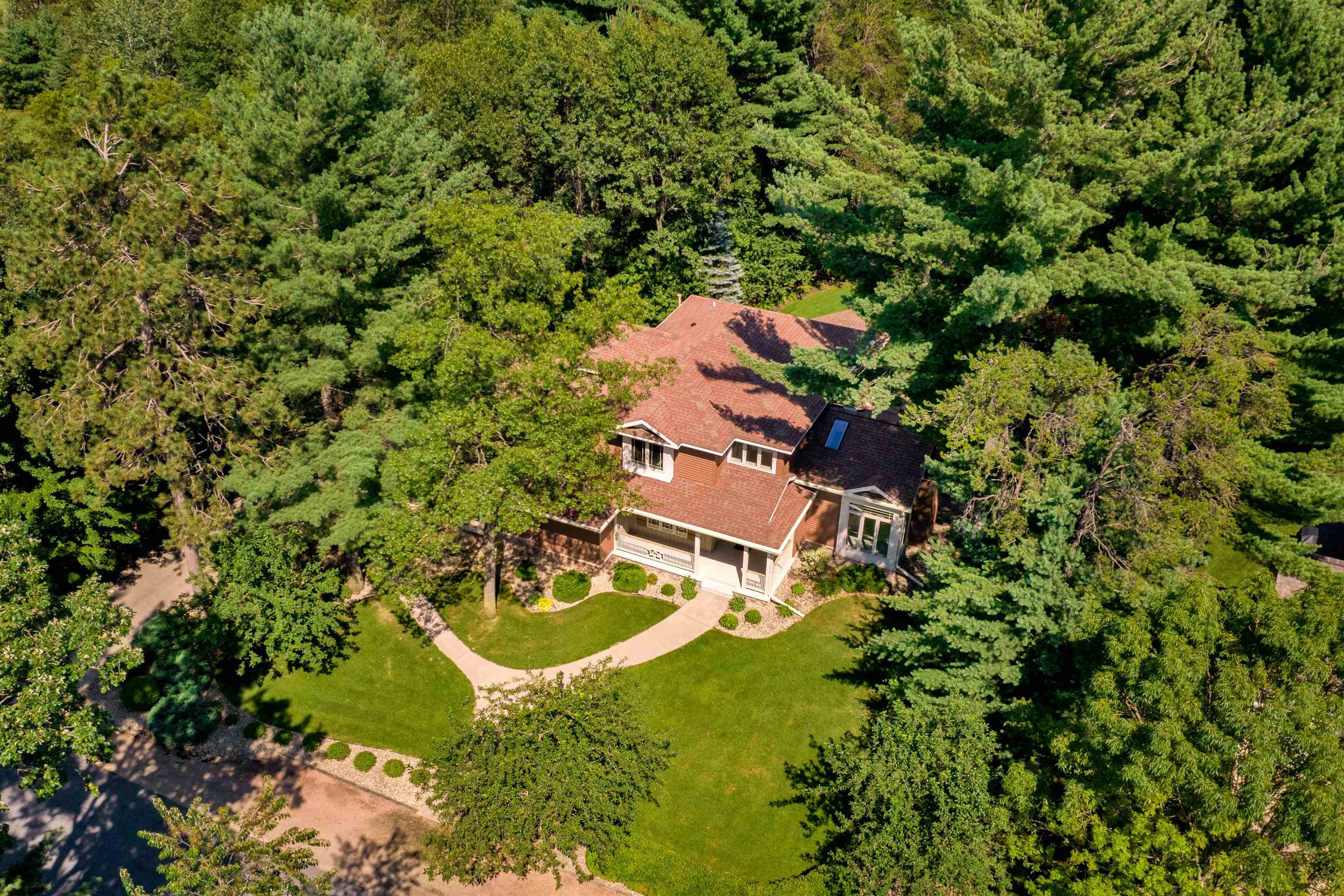 3233 PARKWOOD DRIVE