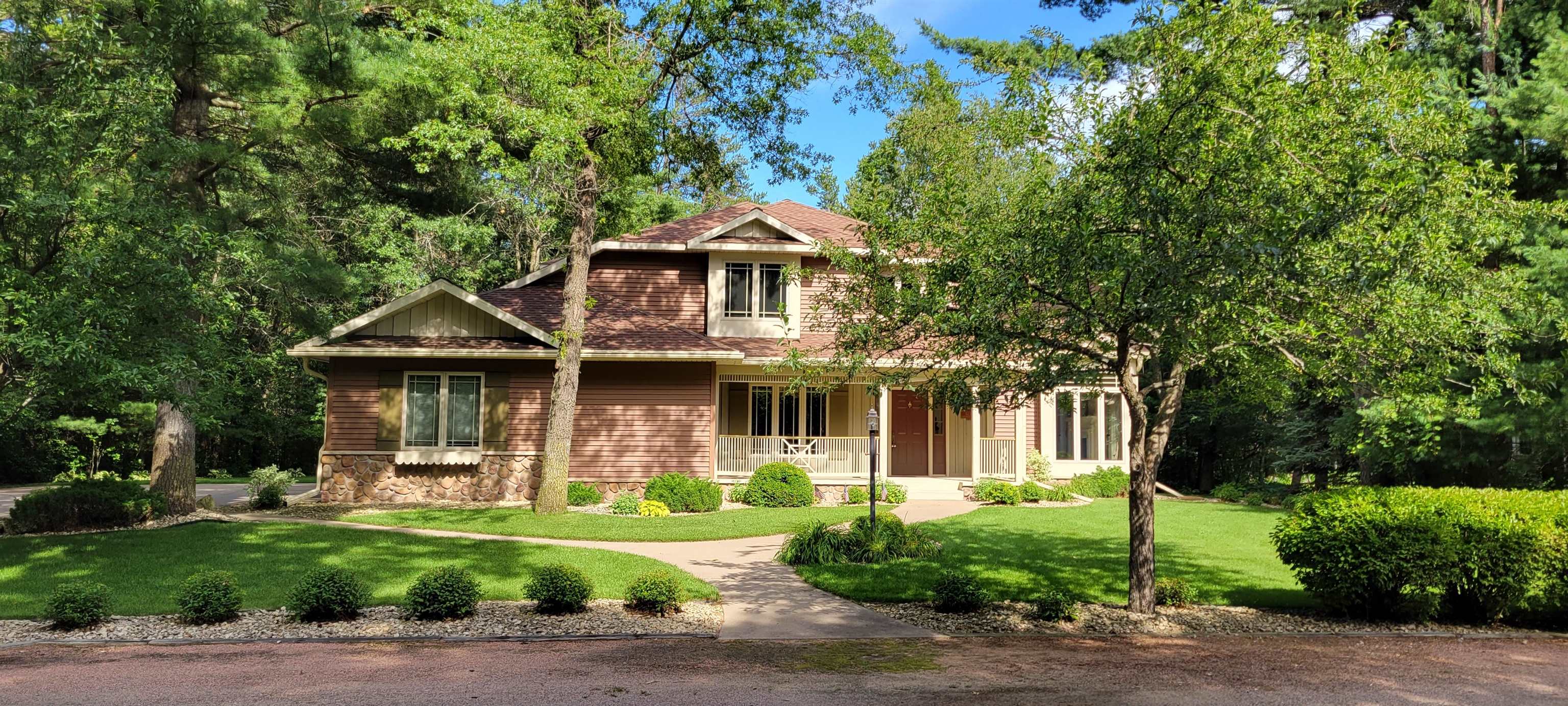 3233 PARKWOOD DRIVE