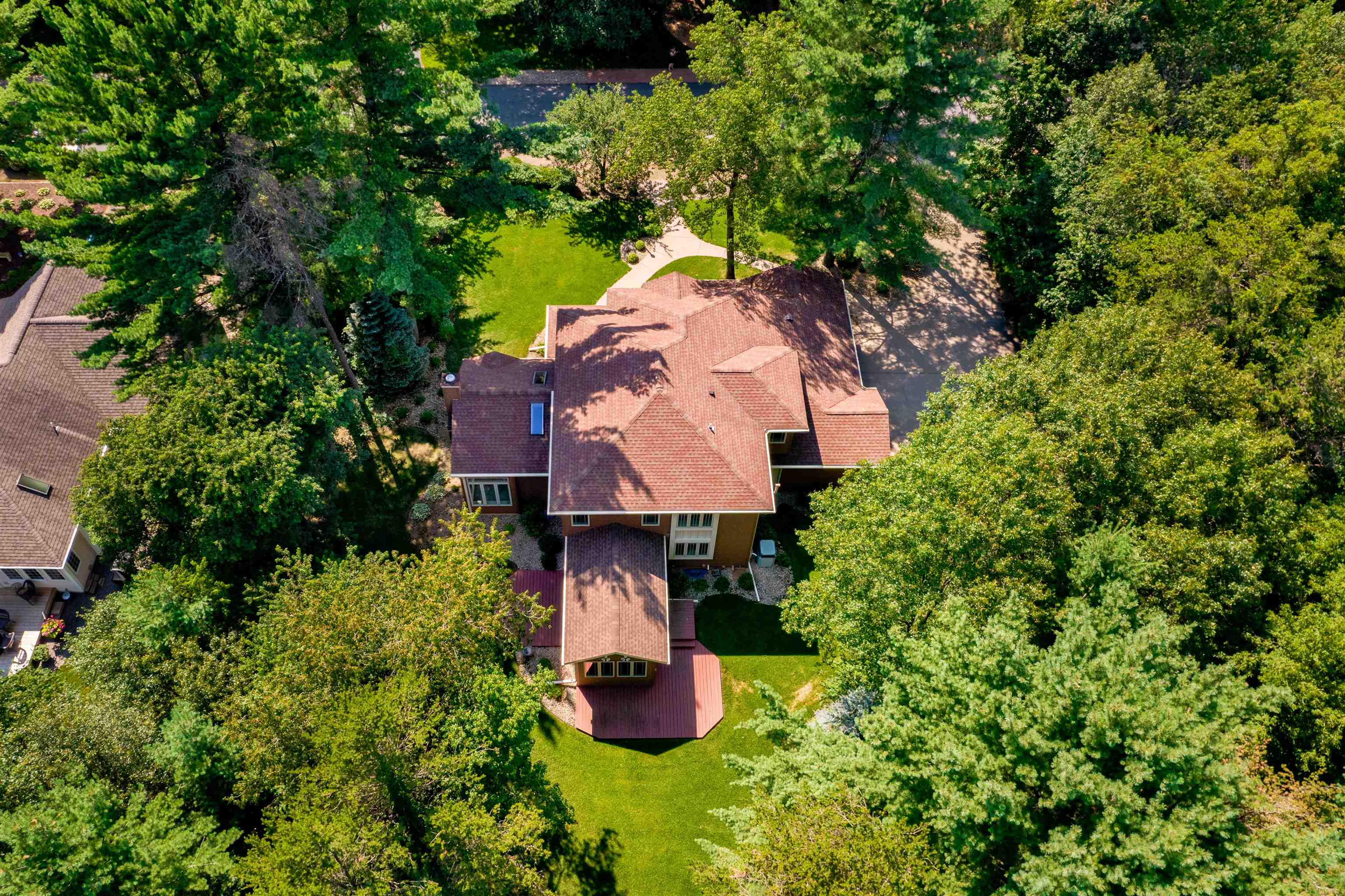 3233 PARKWOOD DRIVE