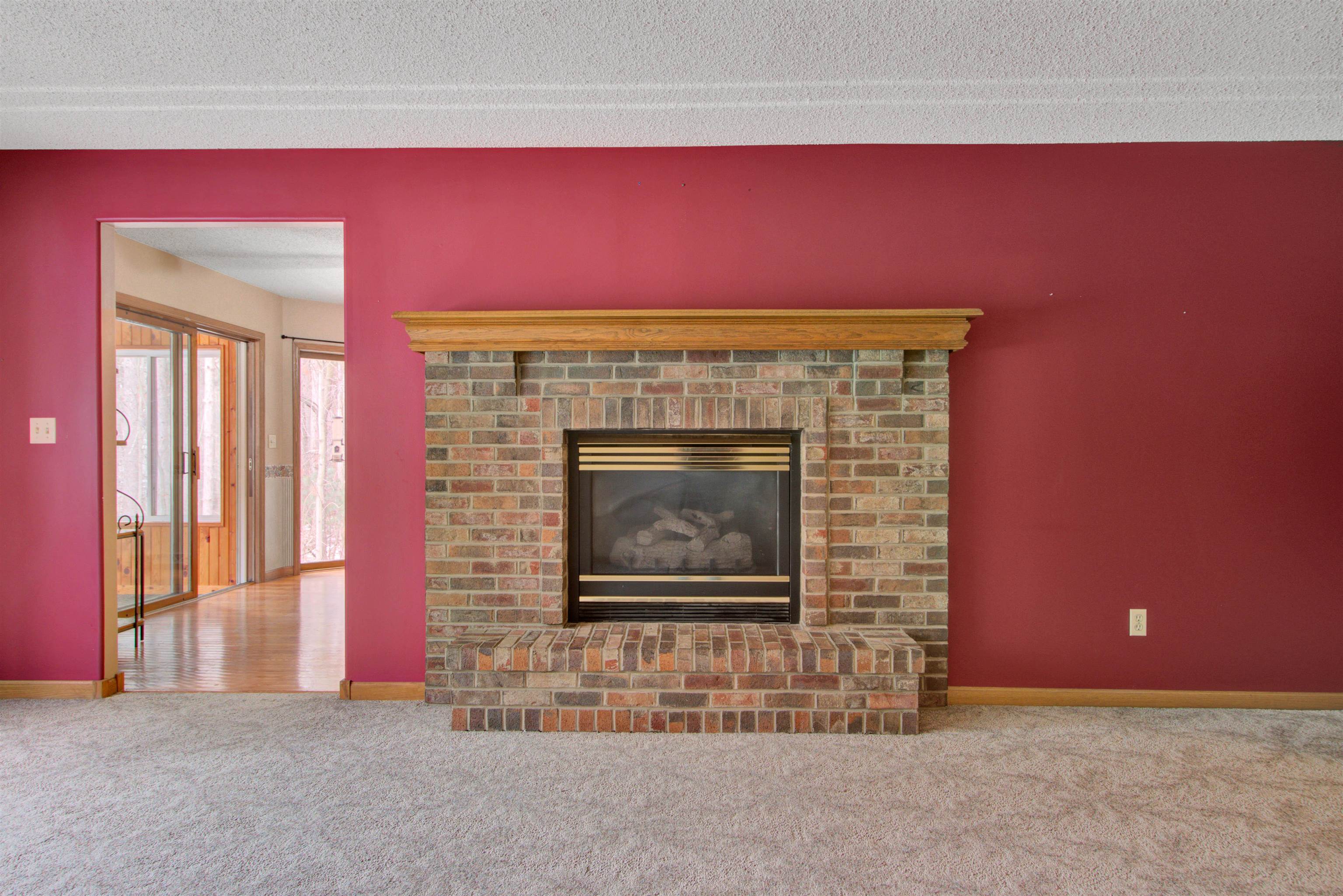 2731 HICKORY DRIVE