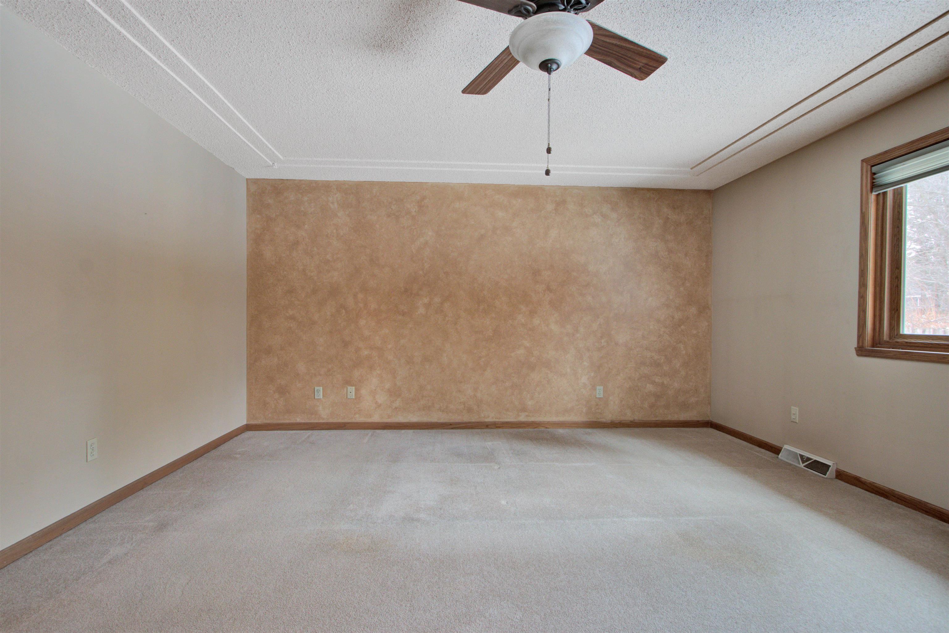 2731 HICKORY DRIVE