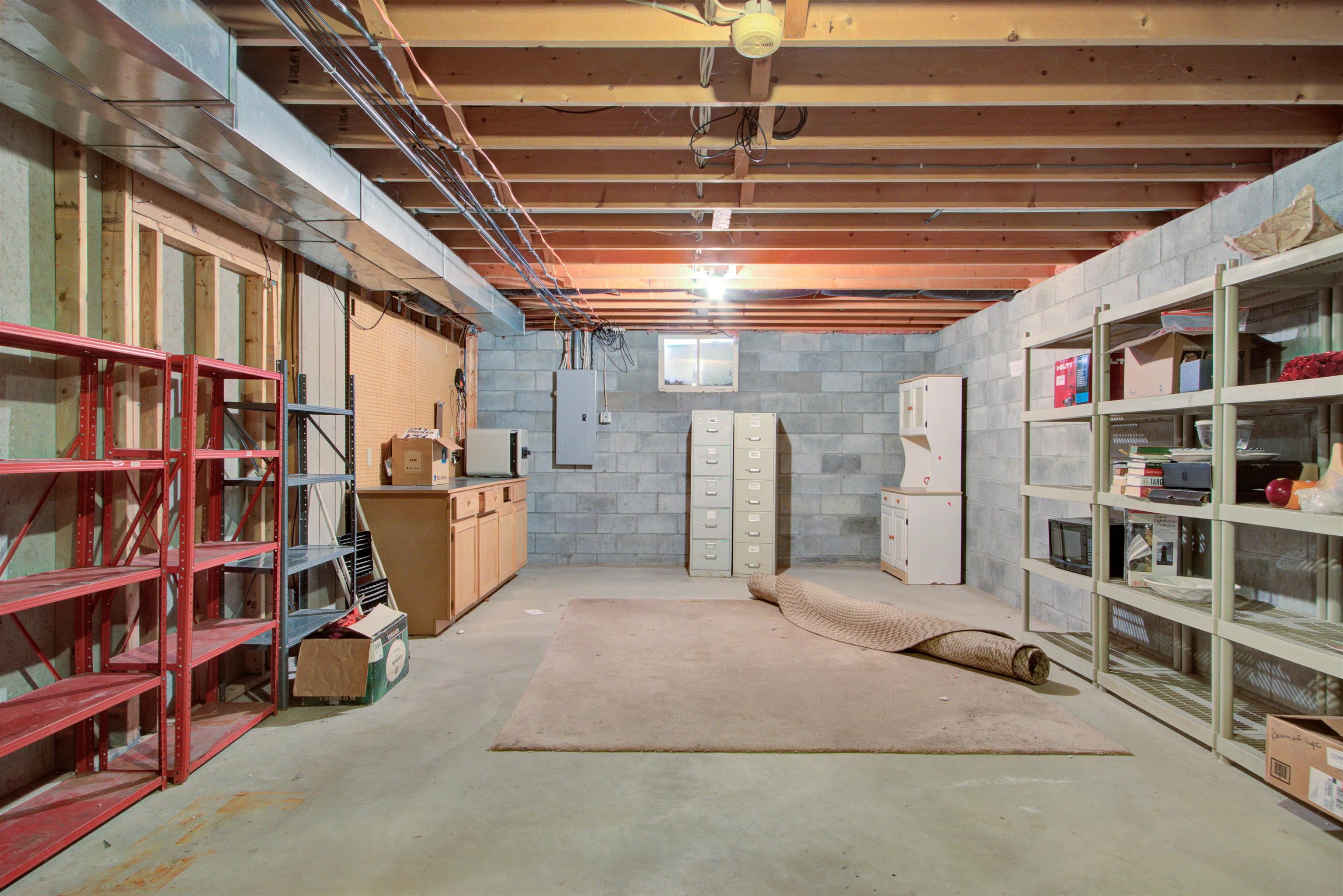 2731 HICKORY DRIVE
