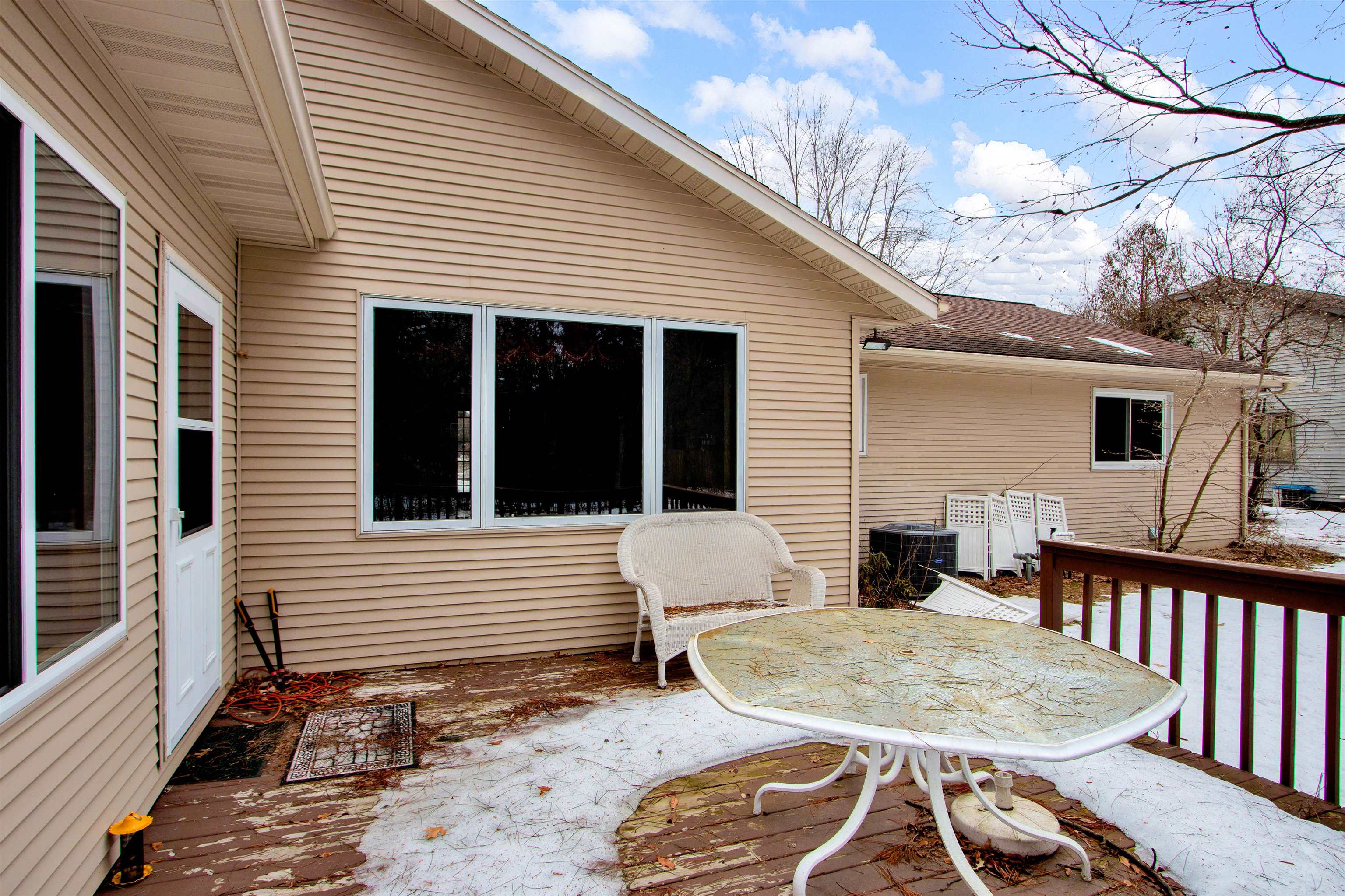 2731 HICKORY DRIVE