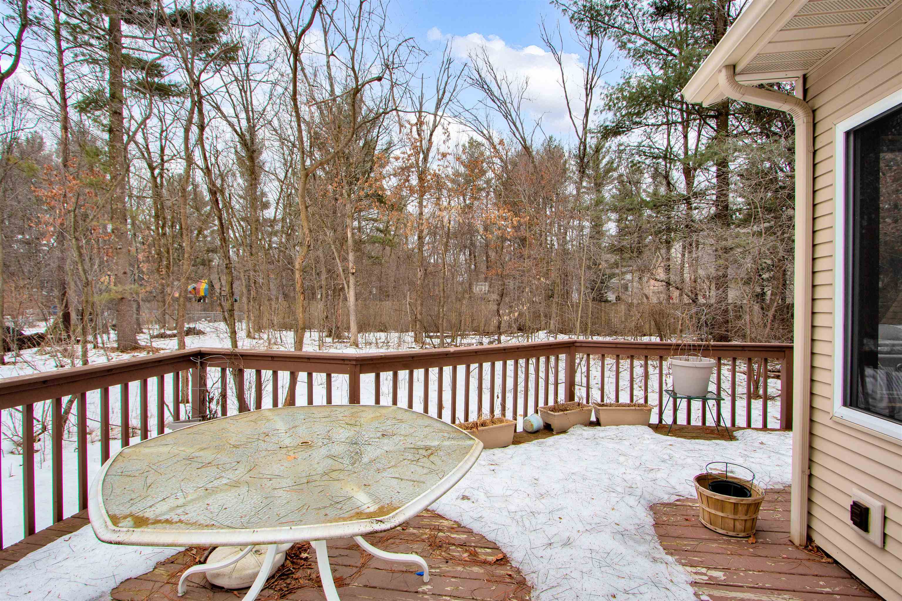 2731 HICKORY DRIVE