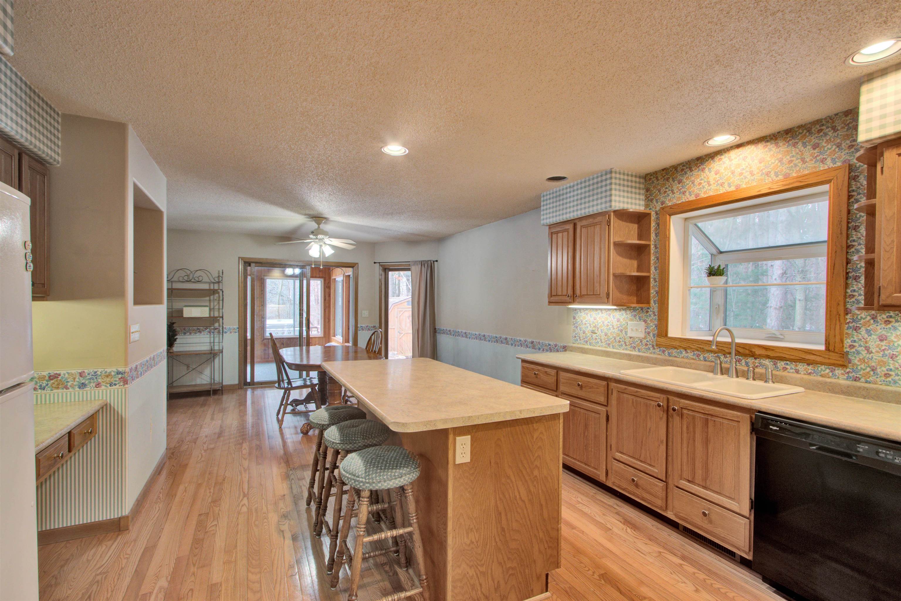 2731 HICKORY DRIVE