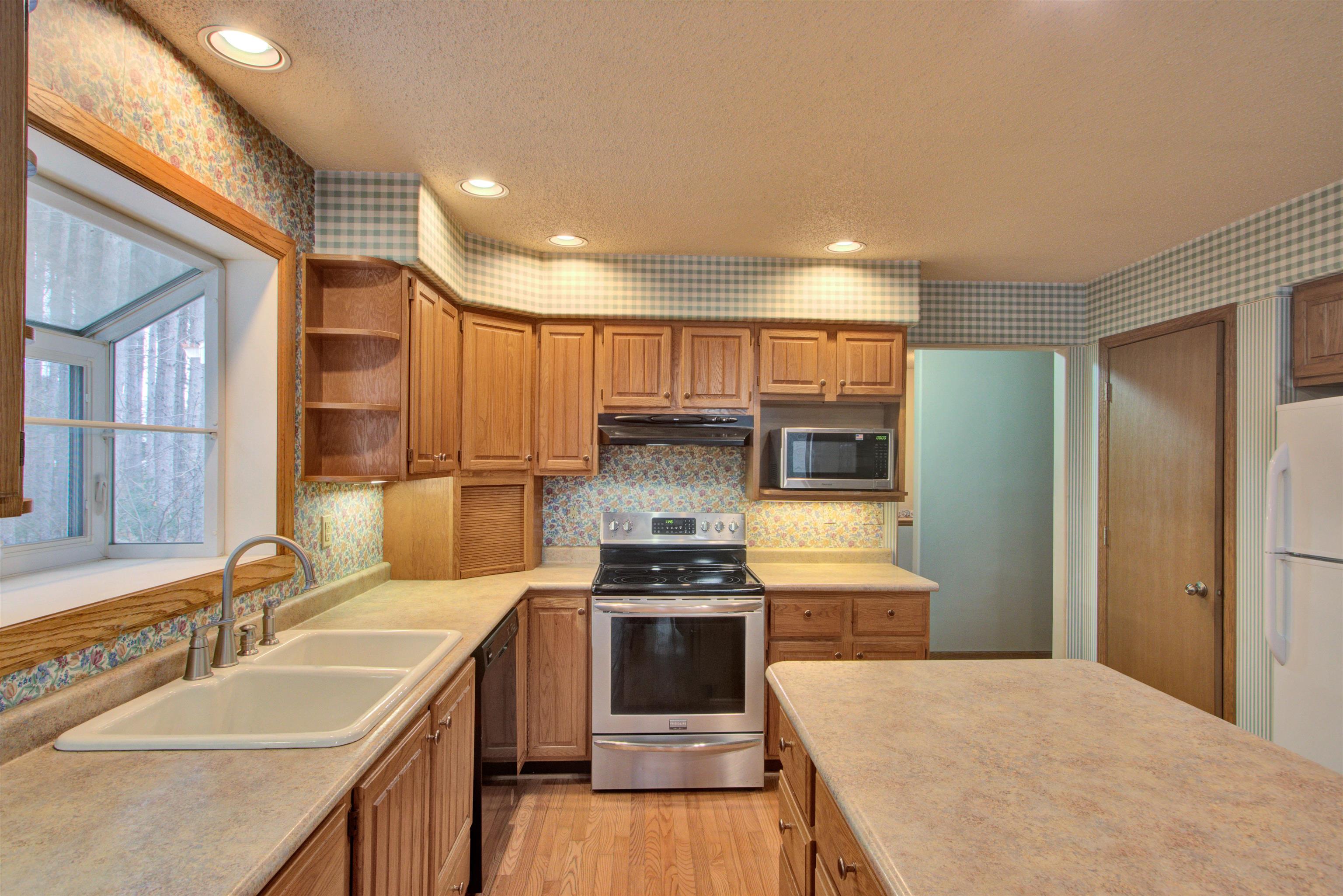 2731 HICKORY DRIVE