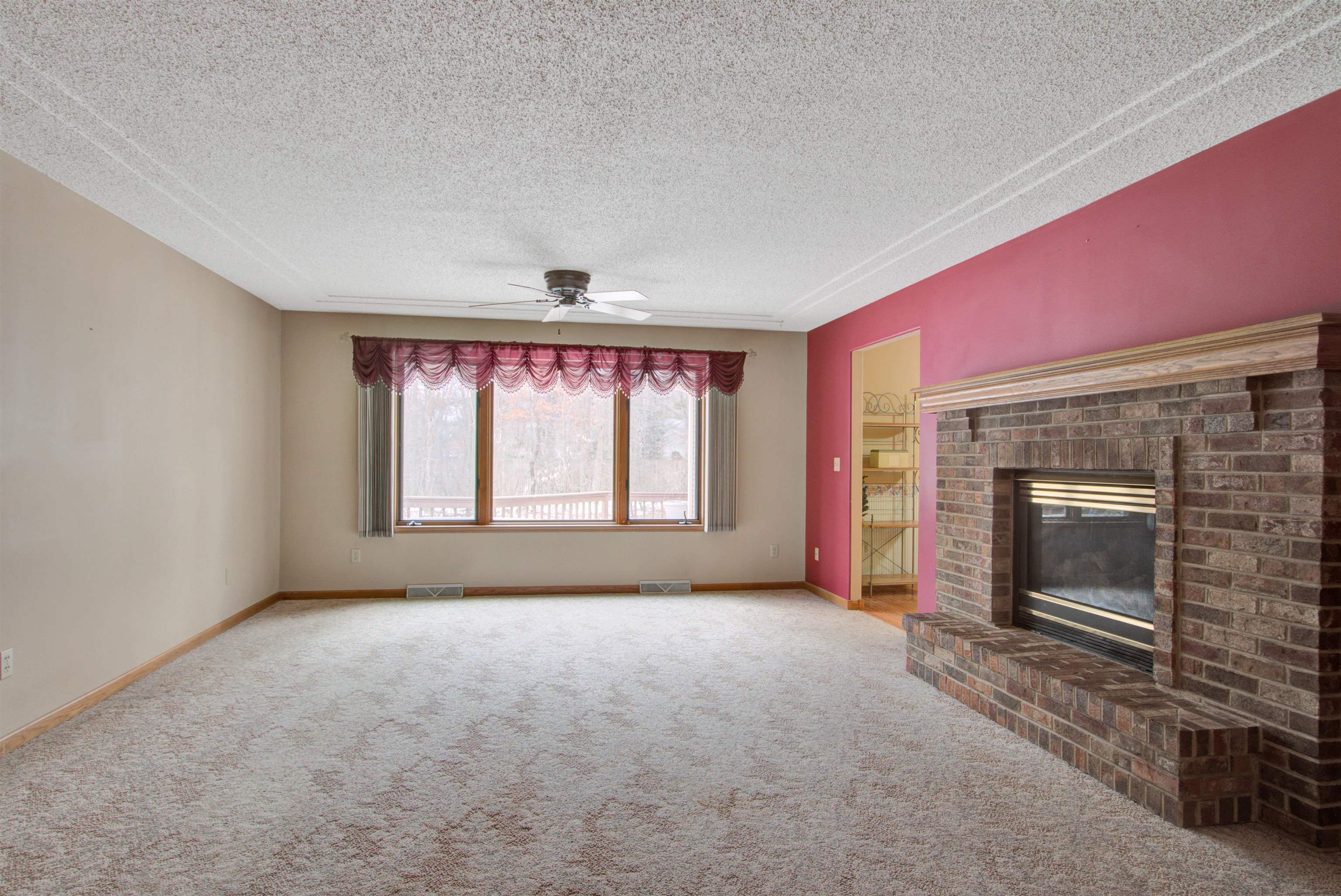 2731 HICKORY DRIVE