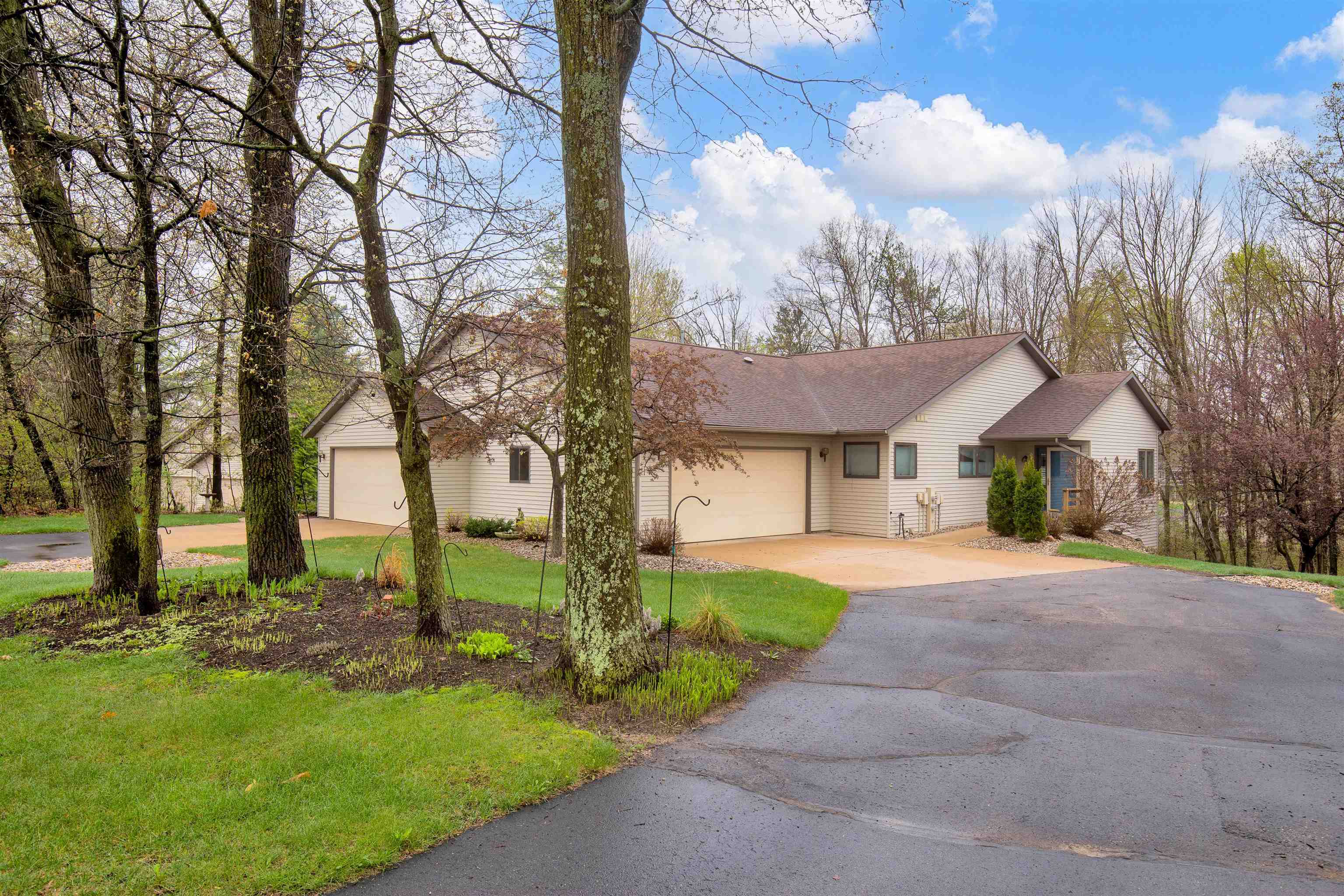 3301 YVONNE DRIVE