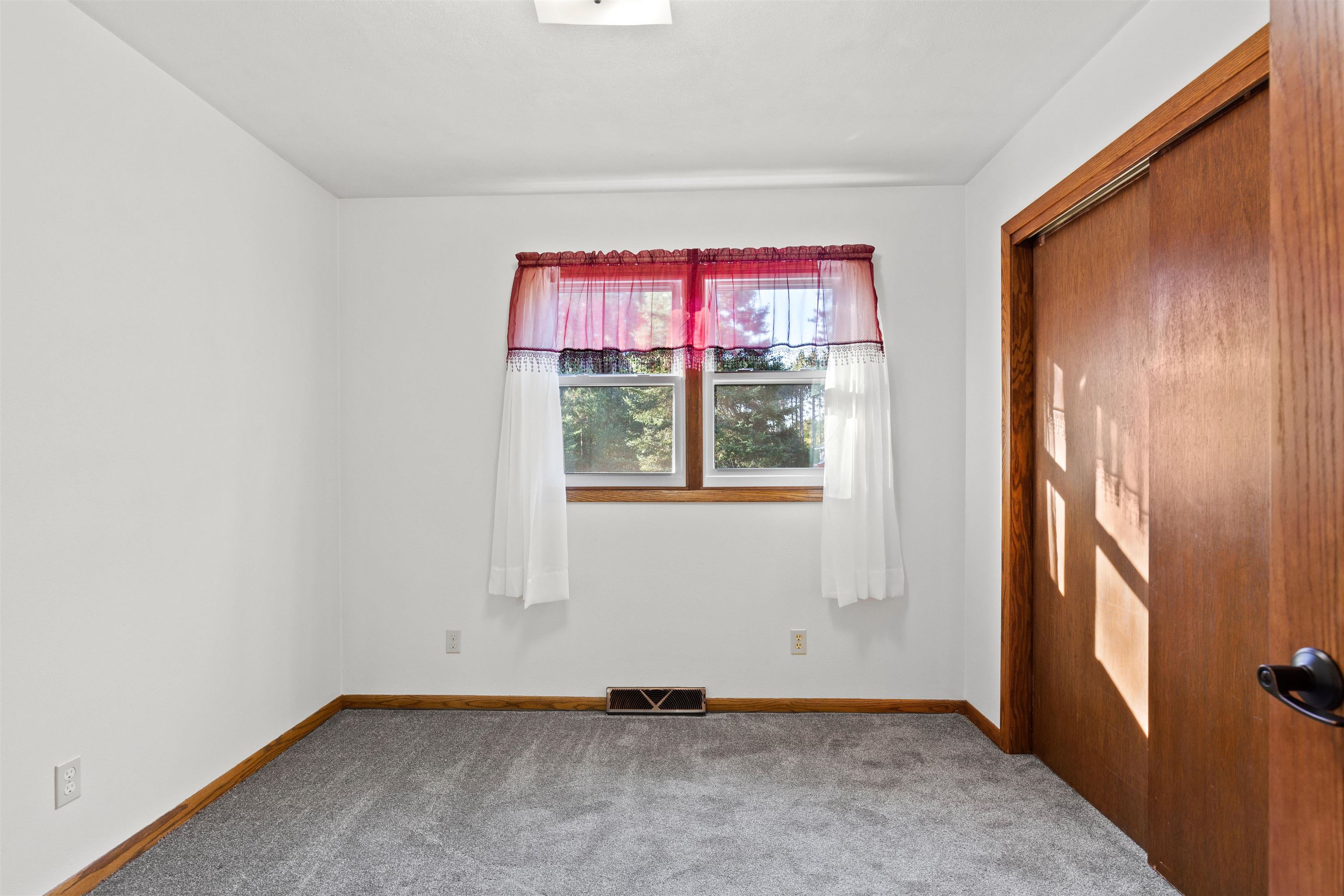 552 EVERGREEN DRIVE