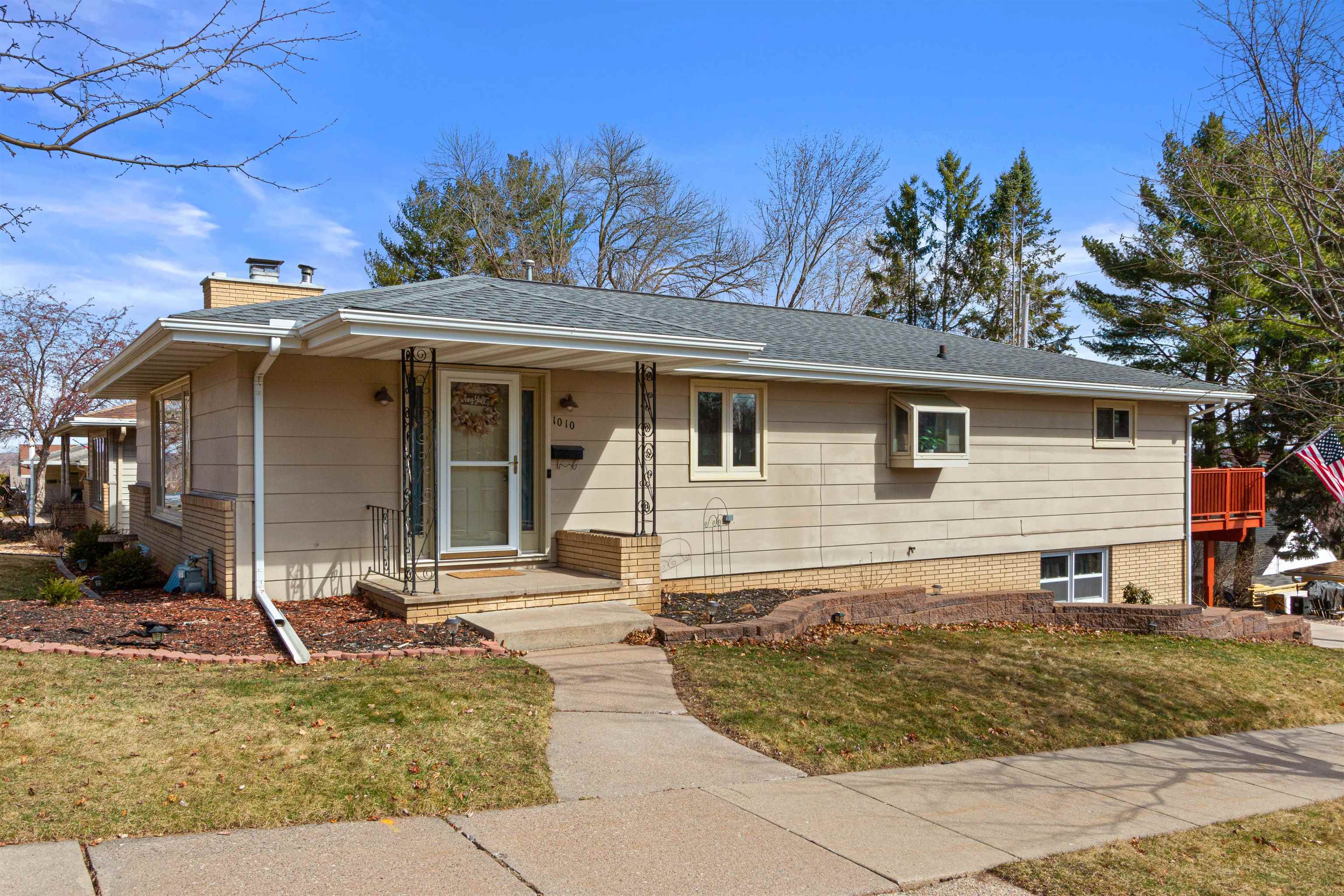 1010 MAPLE STREET