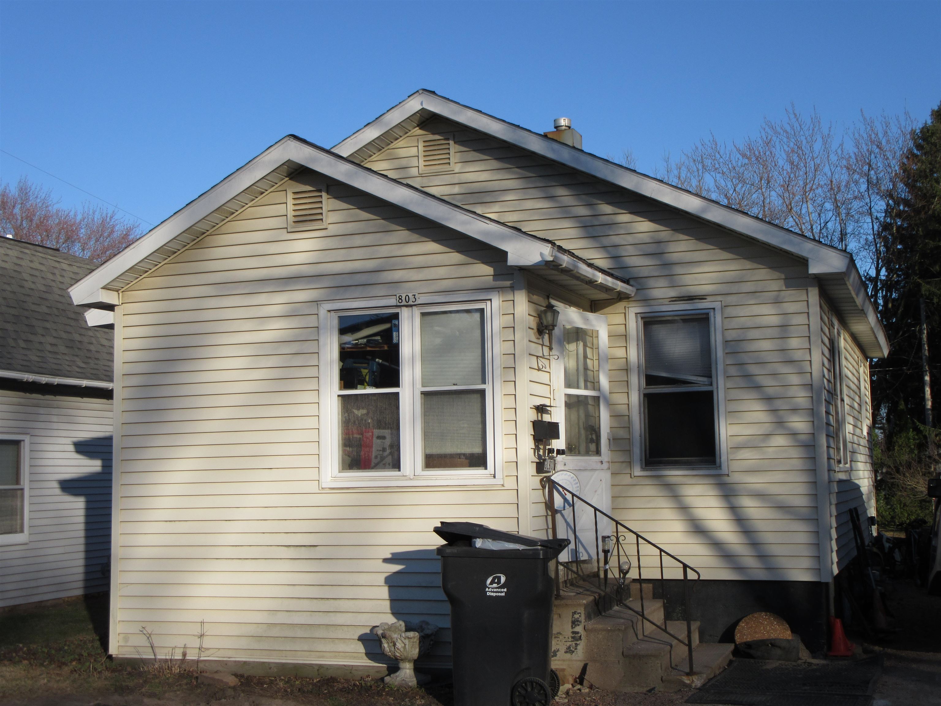 803 S PEACH AVENUE, Marshfield, Wisconsin 54449, 2 Bedrooms Bedrooms, ,1 BathroomBathrooms,Residential,For Sale,803 S PEACH AVENUE,22400933