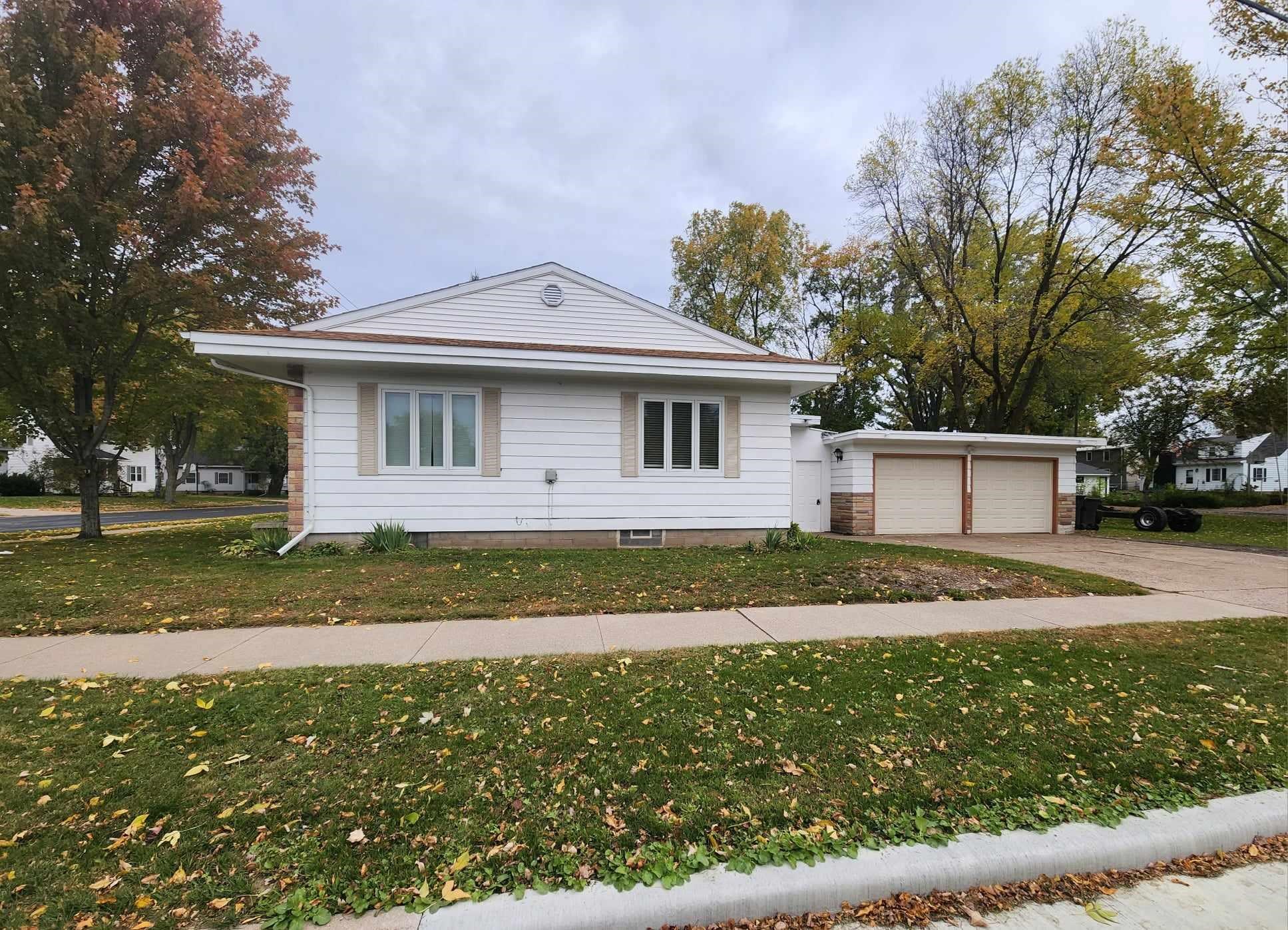 713 S PEACH AVENUE, Marshfield, Wisconsin 54449, 2 Bedrooms Bedrooms, ,1 BathroomBathrooms,Residential,For Sale,713 S PEACH AVENUE,22401156