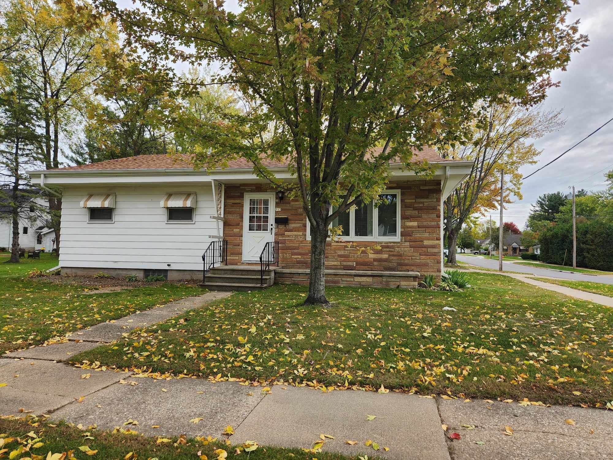 713 S PEACH AVENUE, Marshfield, Wisconsin 54449, 2 Bedrooms Bedrooms, ,1 BathroomBathrooms,Residential,For Sale,713 S PEACH AVENUE,22401156