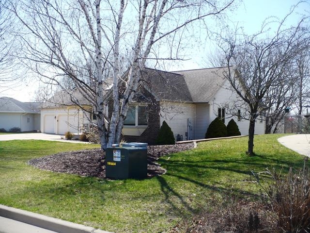 4826 Promontory Court, Eau Claire, Wisconsin 54701, 4 Bedrooms Bedrooms, ,3 BathroomsBathrooms,Residential,For Sale,4826 Promontory Court,22401316