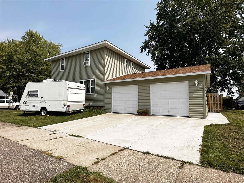800 E 5TH STREET, Marshfield, Wisconsin 54449, 4 Bedrooms Bedrooms, ,2 BathroomsBathrooms,Residential,For Sale,800 E 5TH STREET,22401377