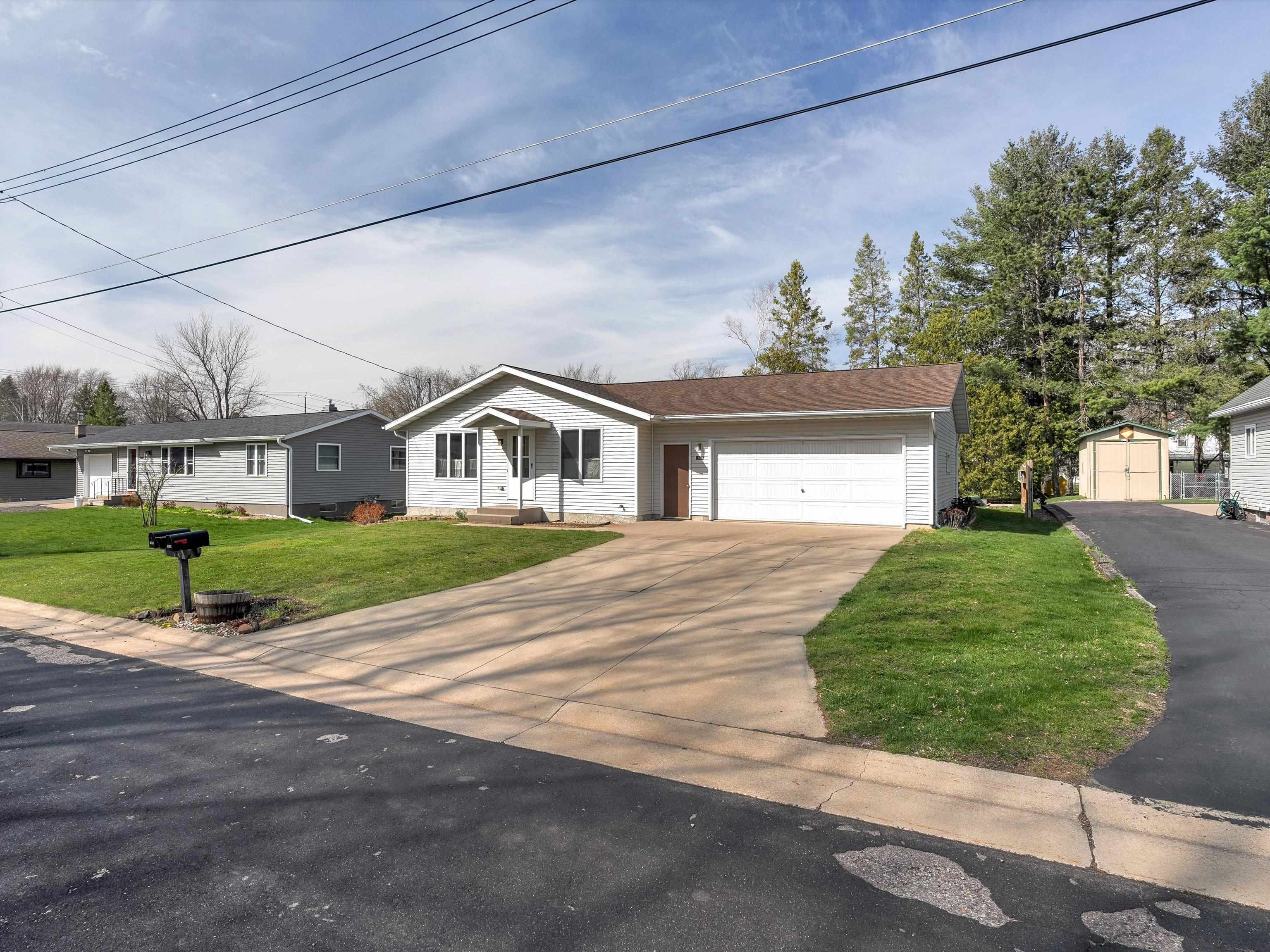 1009 E CLEVELAND STREET, Marshfield, Wisconsin 54449, 3 Bedrooms Bedrooms, ,2 BathroomsBathrooms,Residential,For Sale,1009 E CLEVELAND STREET,22401543