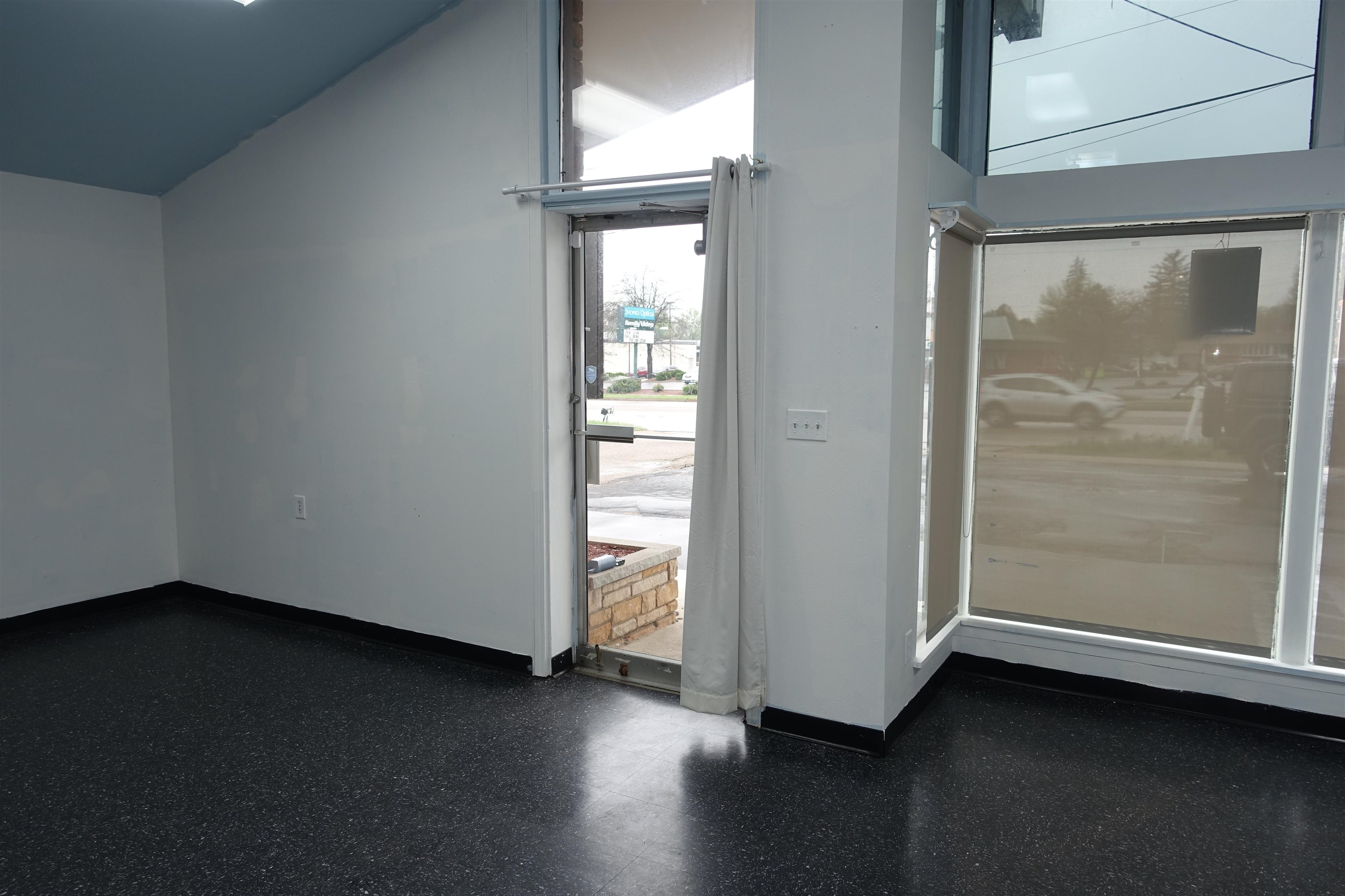 257 DIVISION STREET, Stevens Point, Wisconsin 54481, ,Commercial/industrial,For Rent,257 DIVISION STREET,22401971