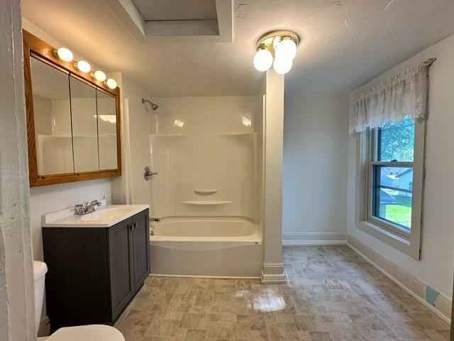 607 S CHERRY AVENUE, Marshfield, Wisconsin 54449, 3 Bedrooms Bedrooms, ,2 BathroomsBathrooms,Residential,For Sale,607 S CHERRY AVENUE,22403264