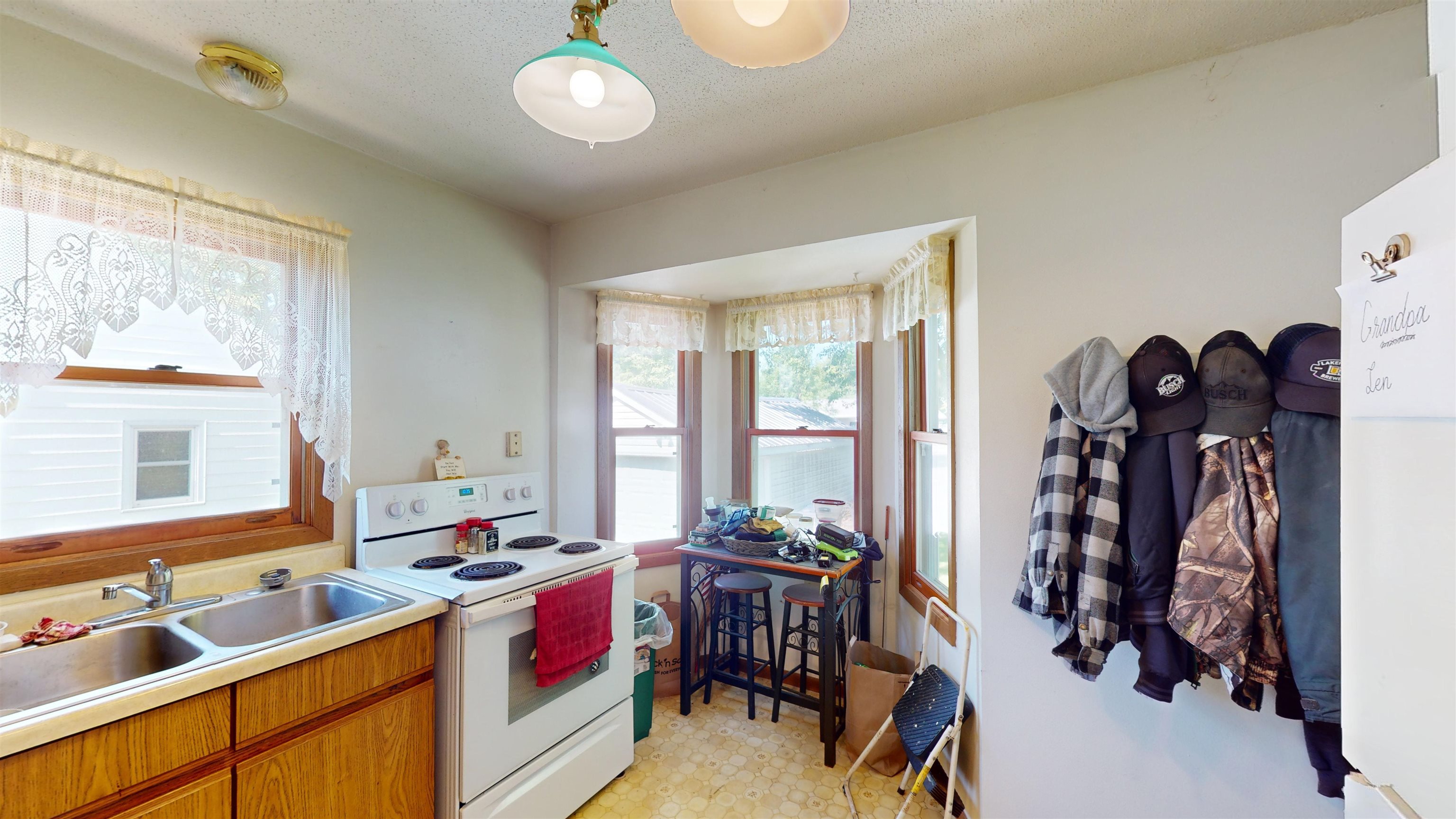 704 S PALMETTO AVENUE, Marshfield, Wisconsin 54449, 2 Bedrooms Bedrooms, ,1 BathroomBathrooms,Residential,For Sale,704 S PALMETTO AVENUE,22403273