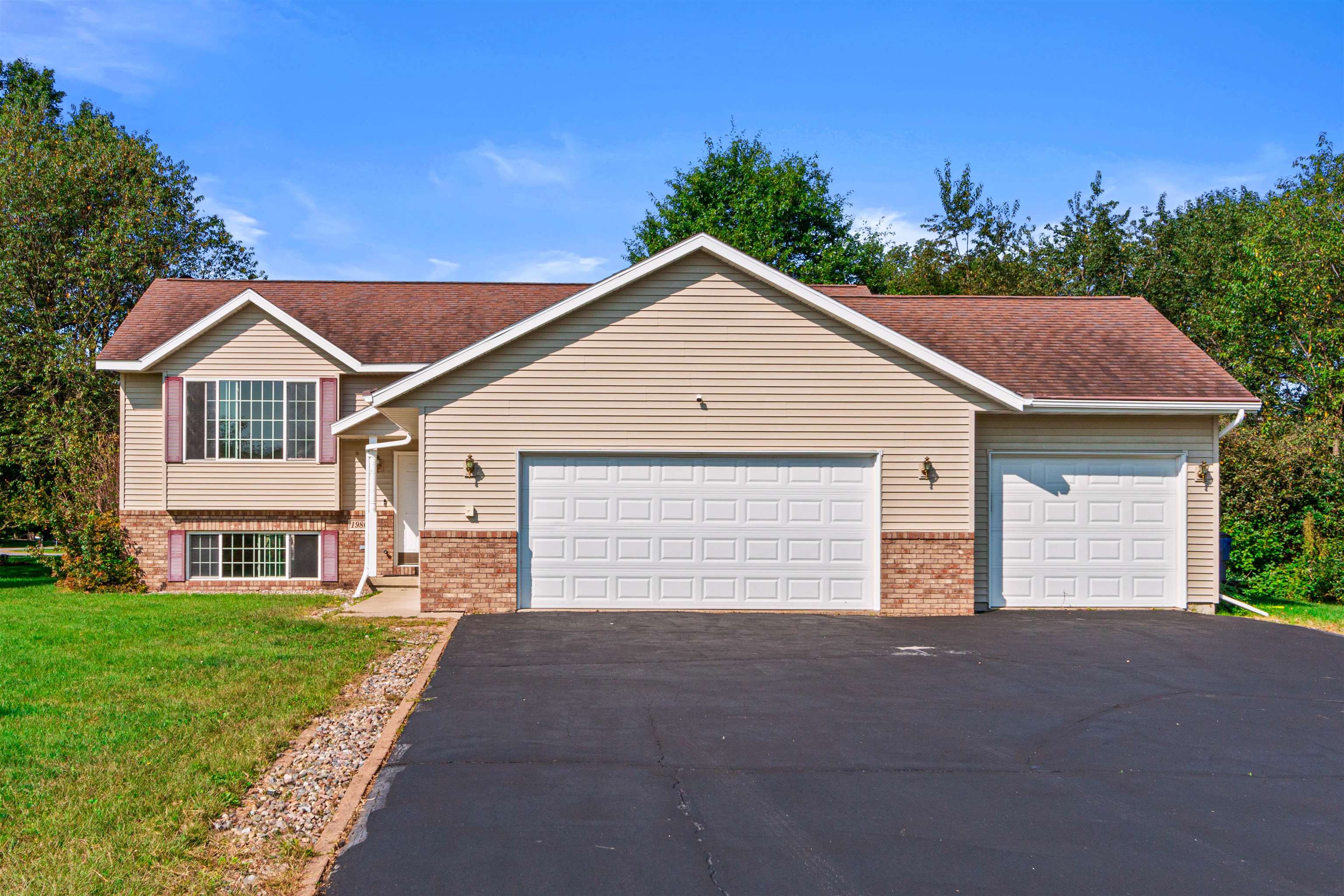 1986 WOODCREST CIRCLE