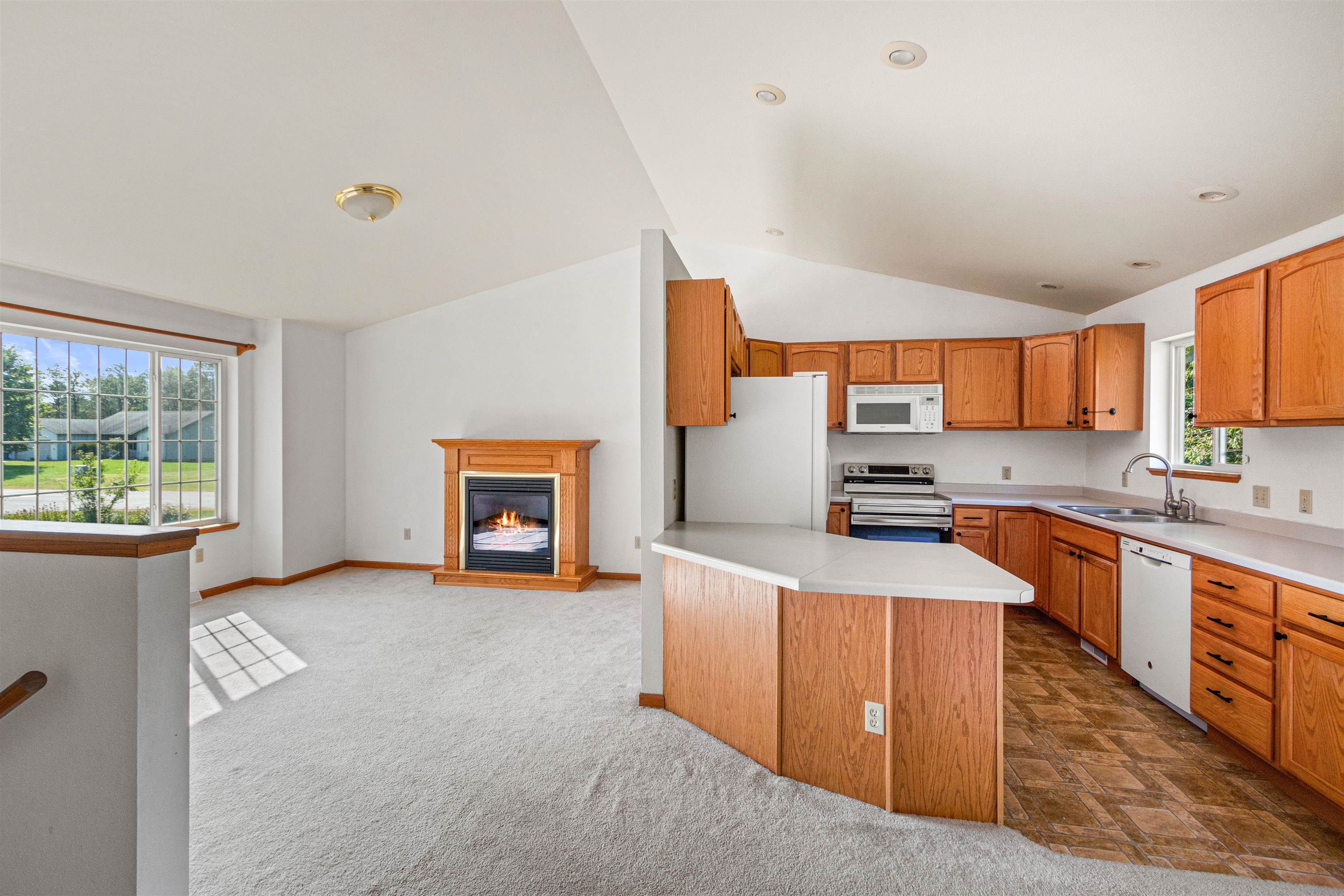 1986 WOODCREST CIRCLE