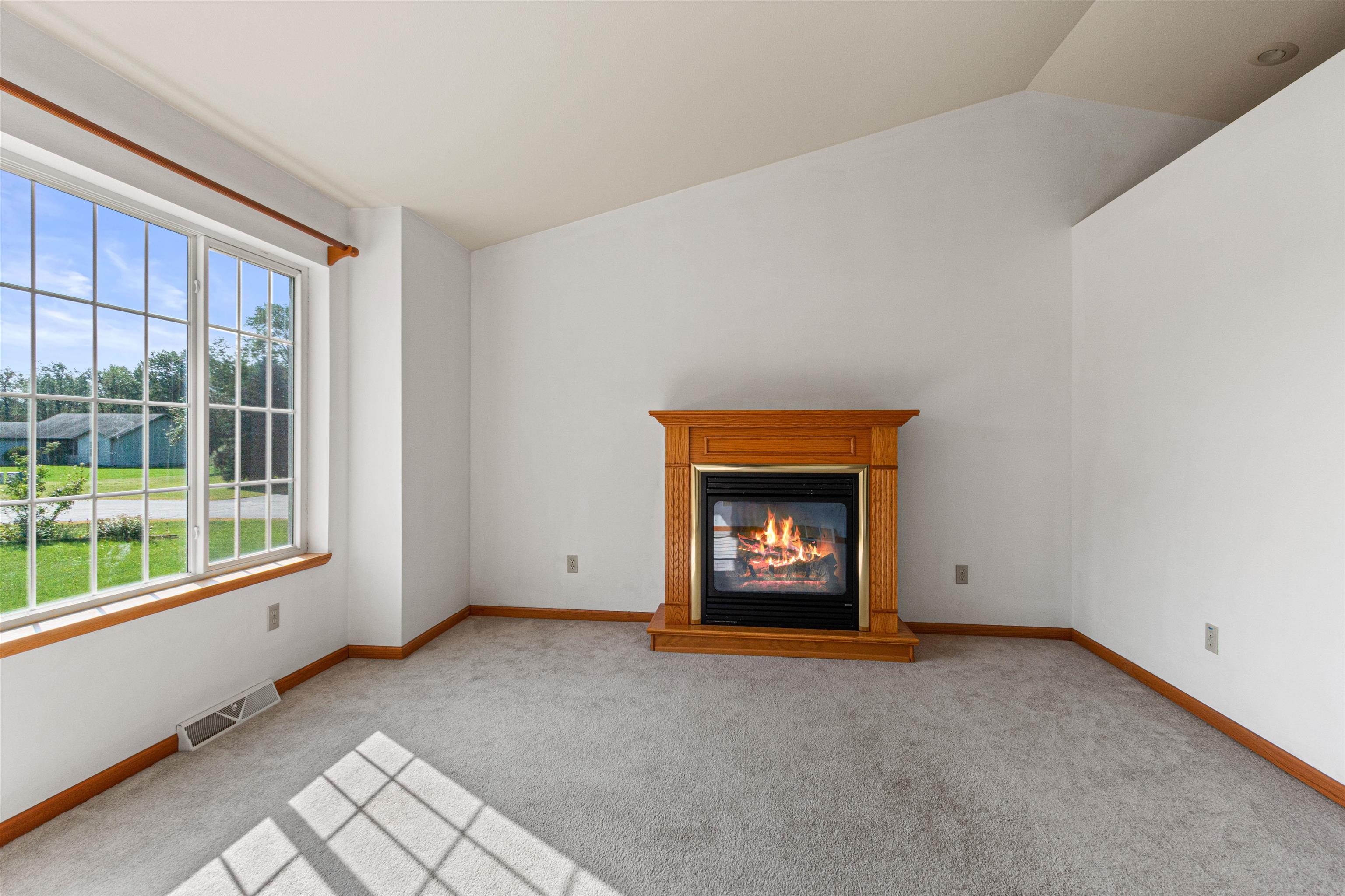 1986 WOODCREST CIRCLE
