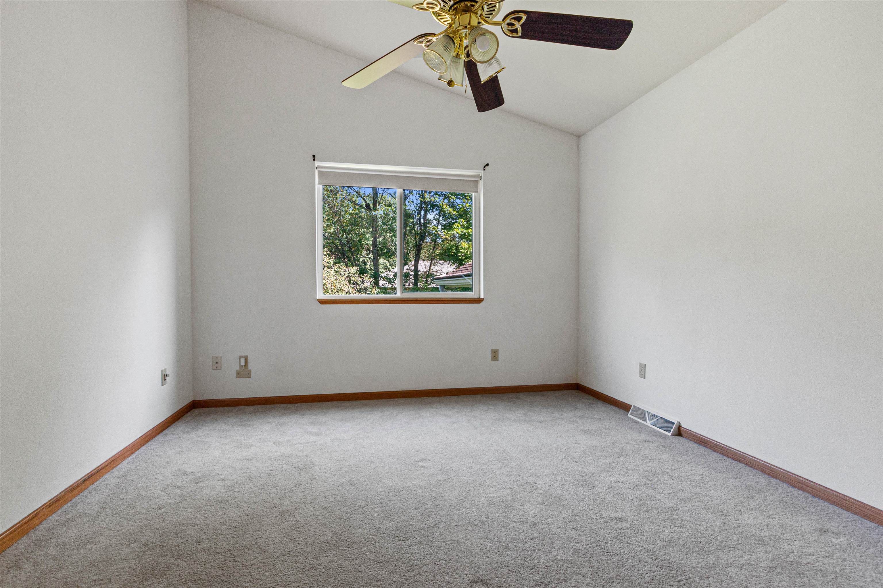 1986 WOODCREST CIRCLE