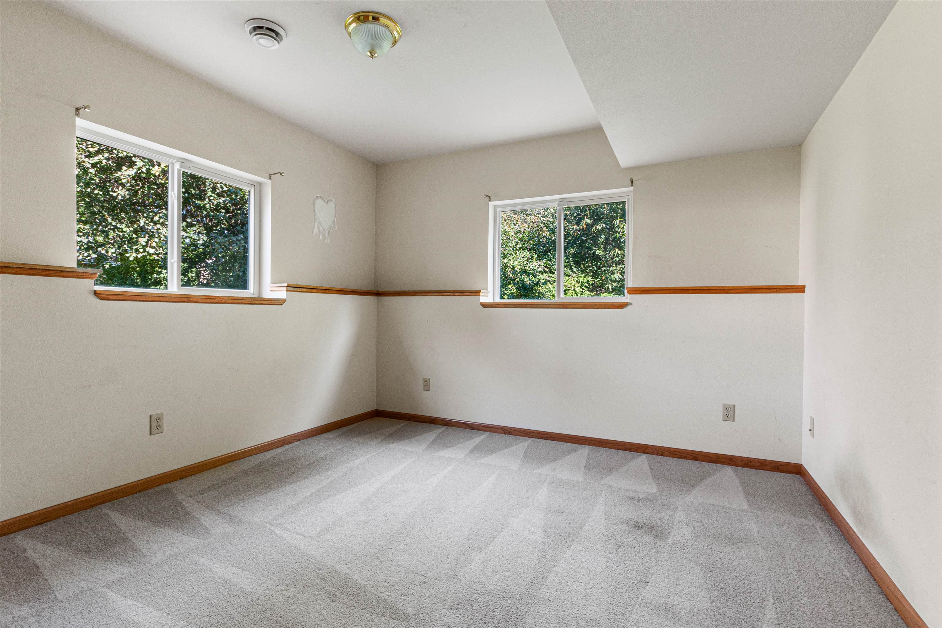 1986 WOODCREST CIRCLE
