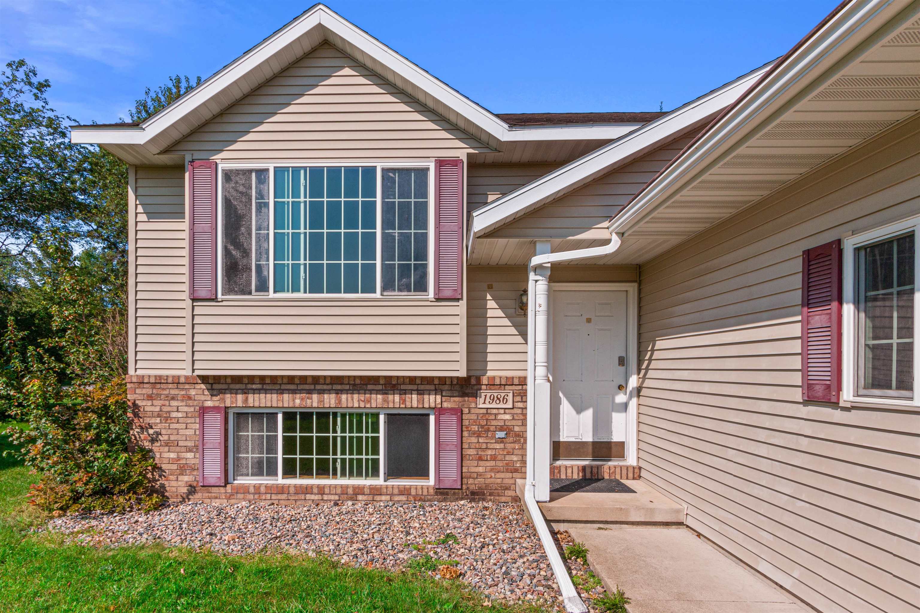 1986 WOODCREST CIRCLE