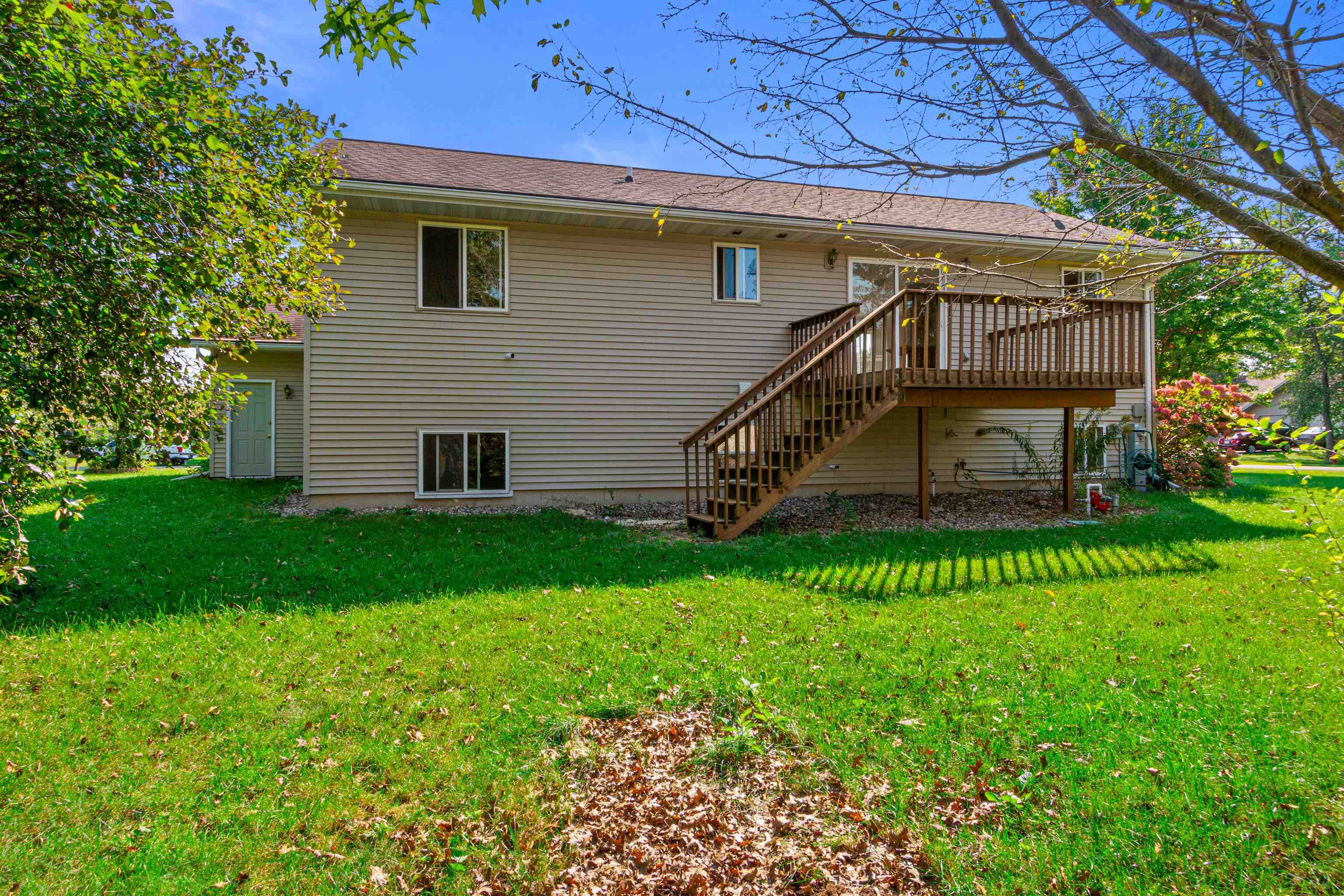 1986 WOODCREST CIRCLE